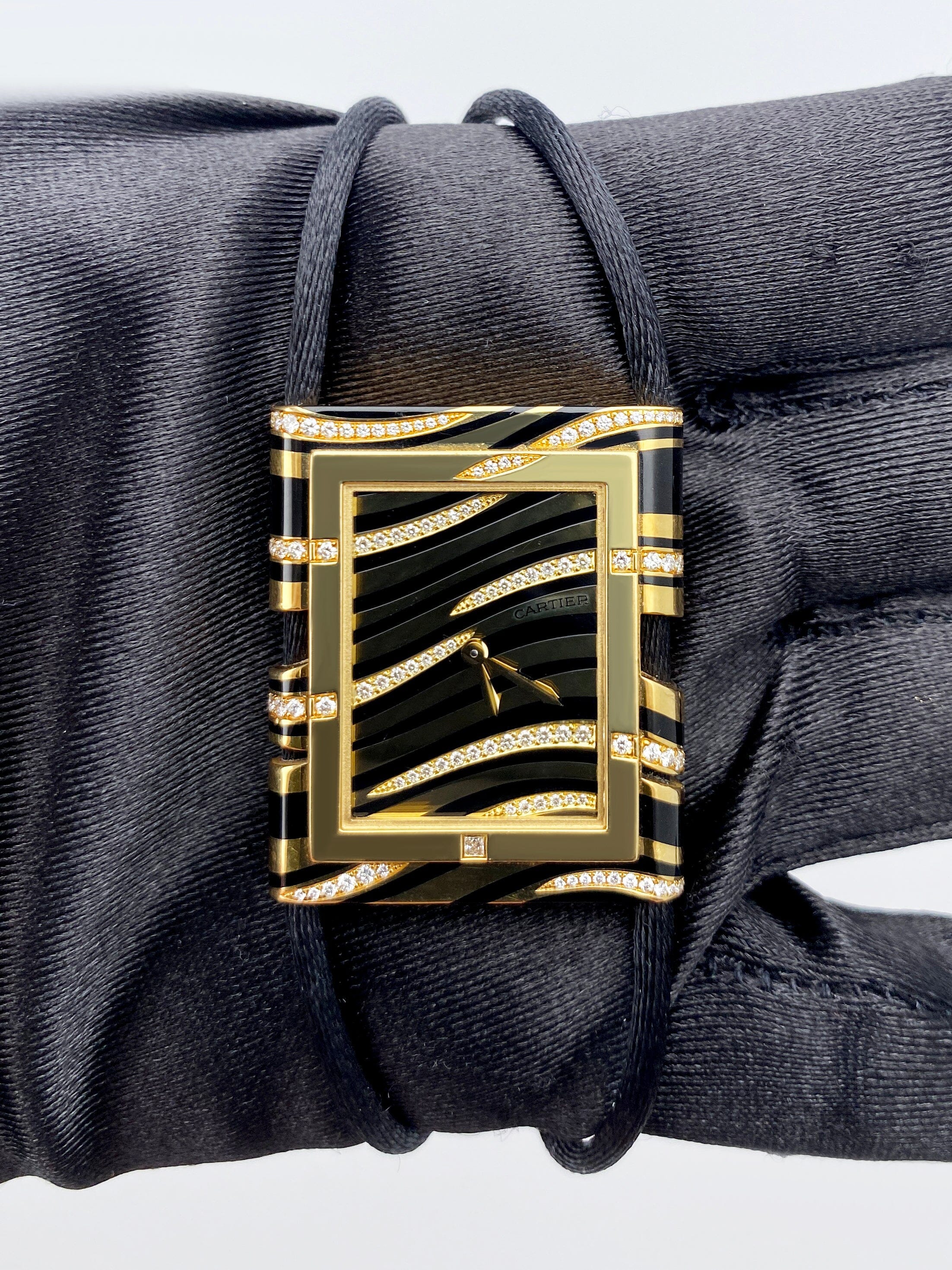 Cartier LIBRE FÉLINE WJ302771 Diamond Yellow Gold Enamel – Phigora