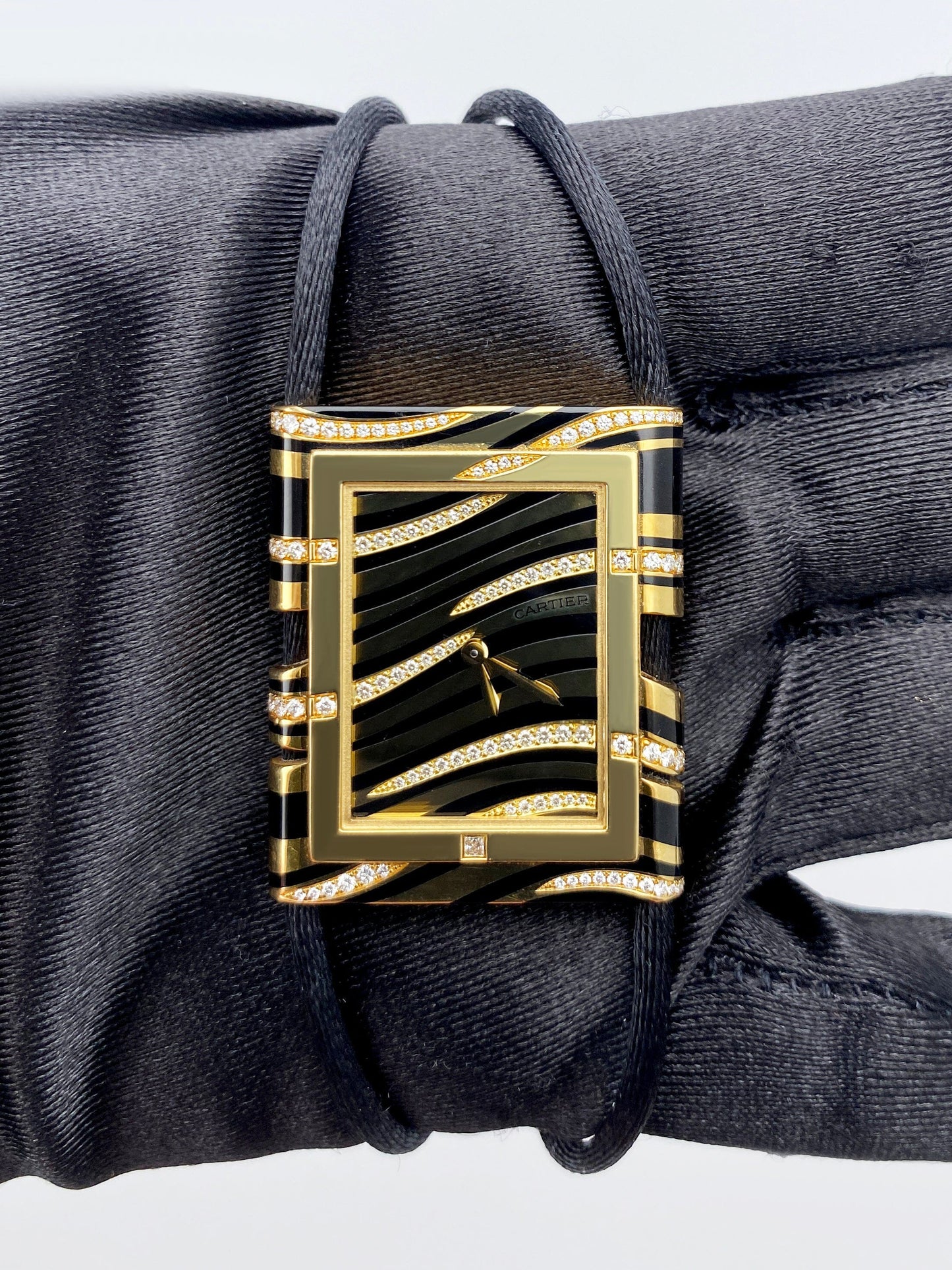 Cartier LIBRE FÉLINE WJ302771 Diamond Yellow Gold Enamel Necklace Watch