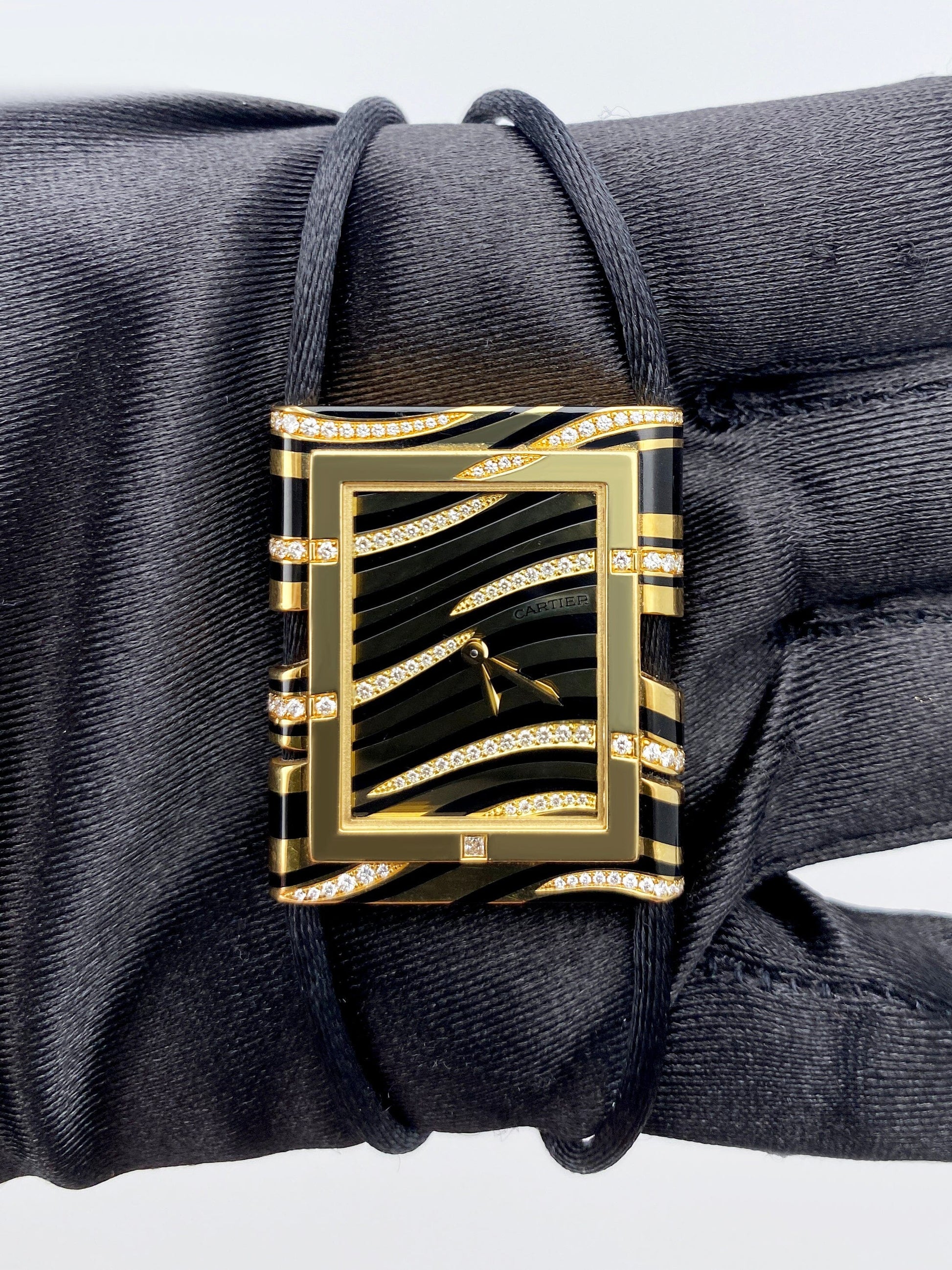 Cartier LIBRE FÉLINE WJ302771 Diamond Yellow Gold Enamel Necklace Watch