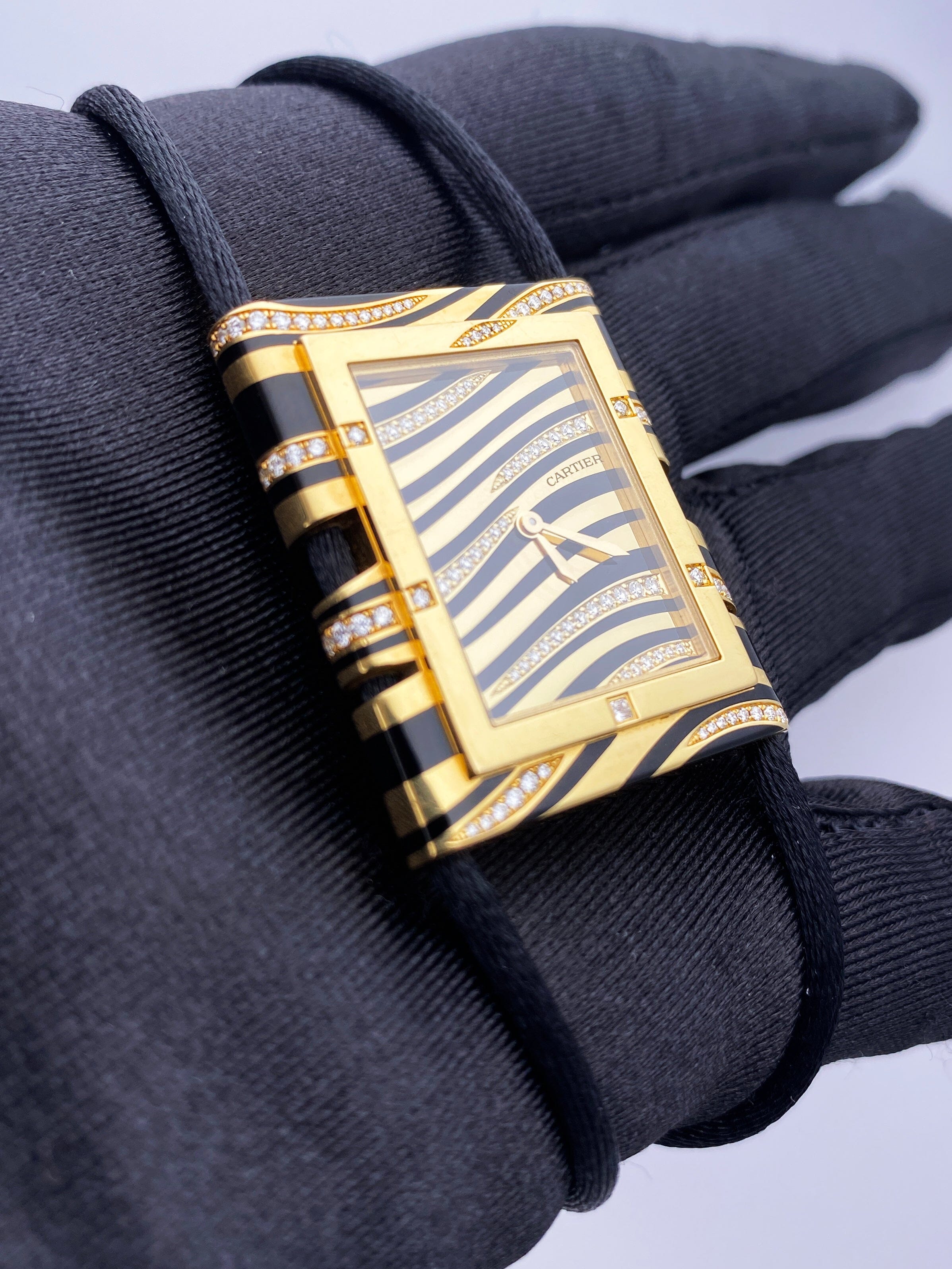 Cartier LIBRE FÉLINE WJ302771 Diamond Yellow Gold Enamel Necklace