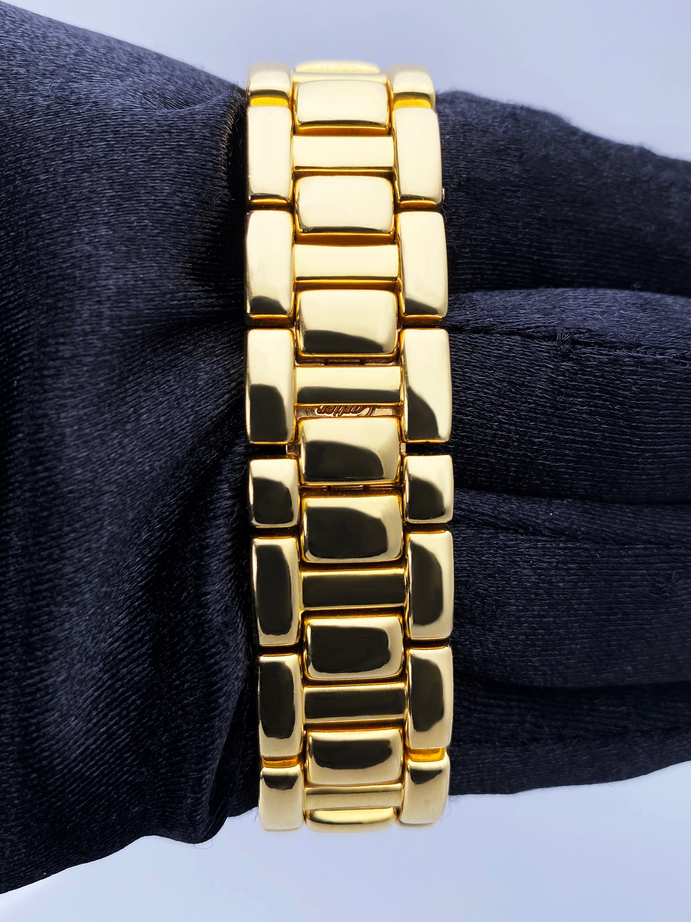 Cartier Pasha 2399 18K Yellow Gold Ladies Watch – Phigora