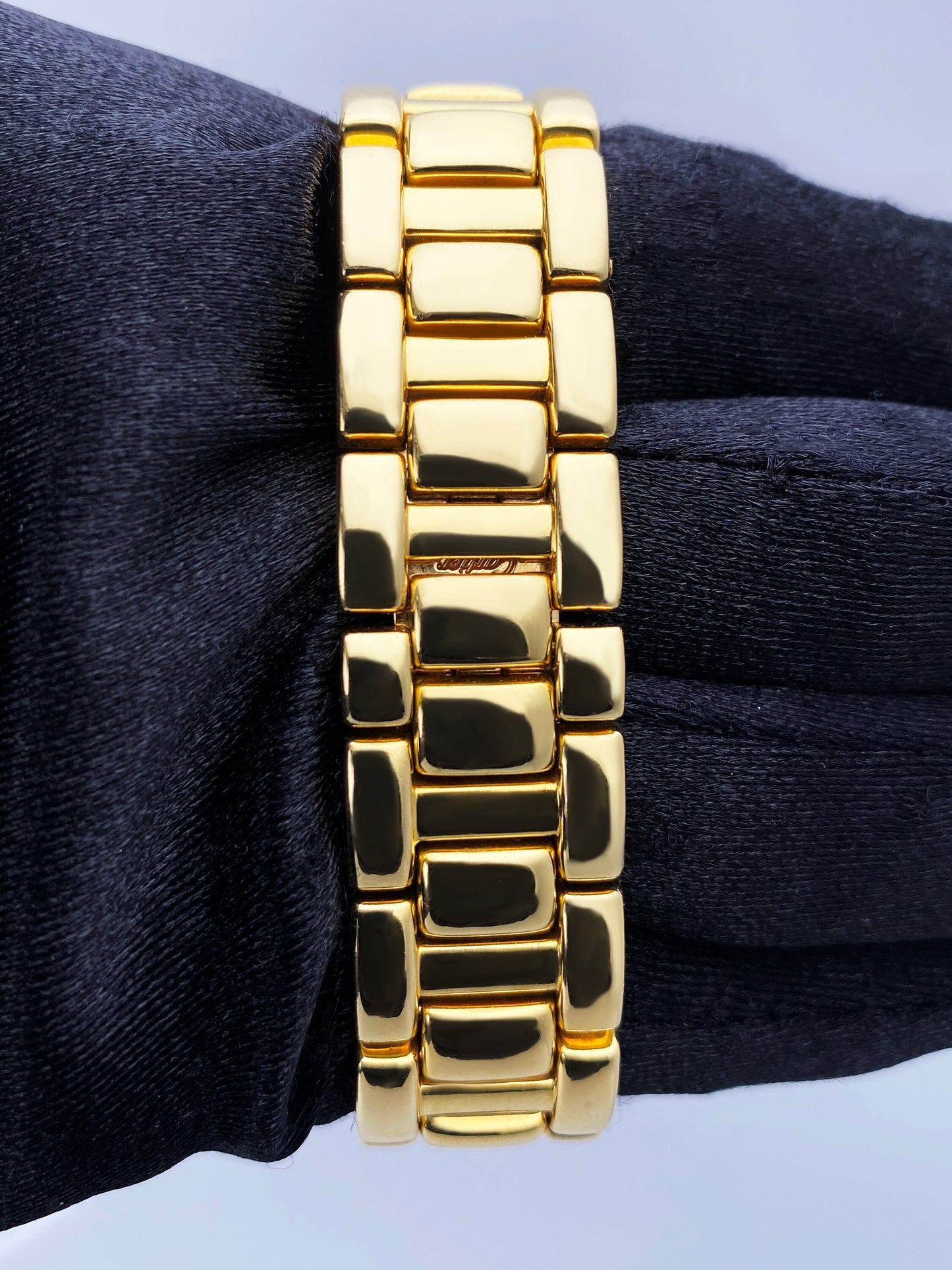 Cartier Pasha 2399 18K Yellow Gold Ladies Watch - Wristwatch
