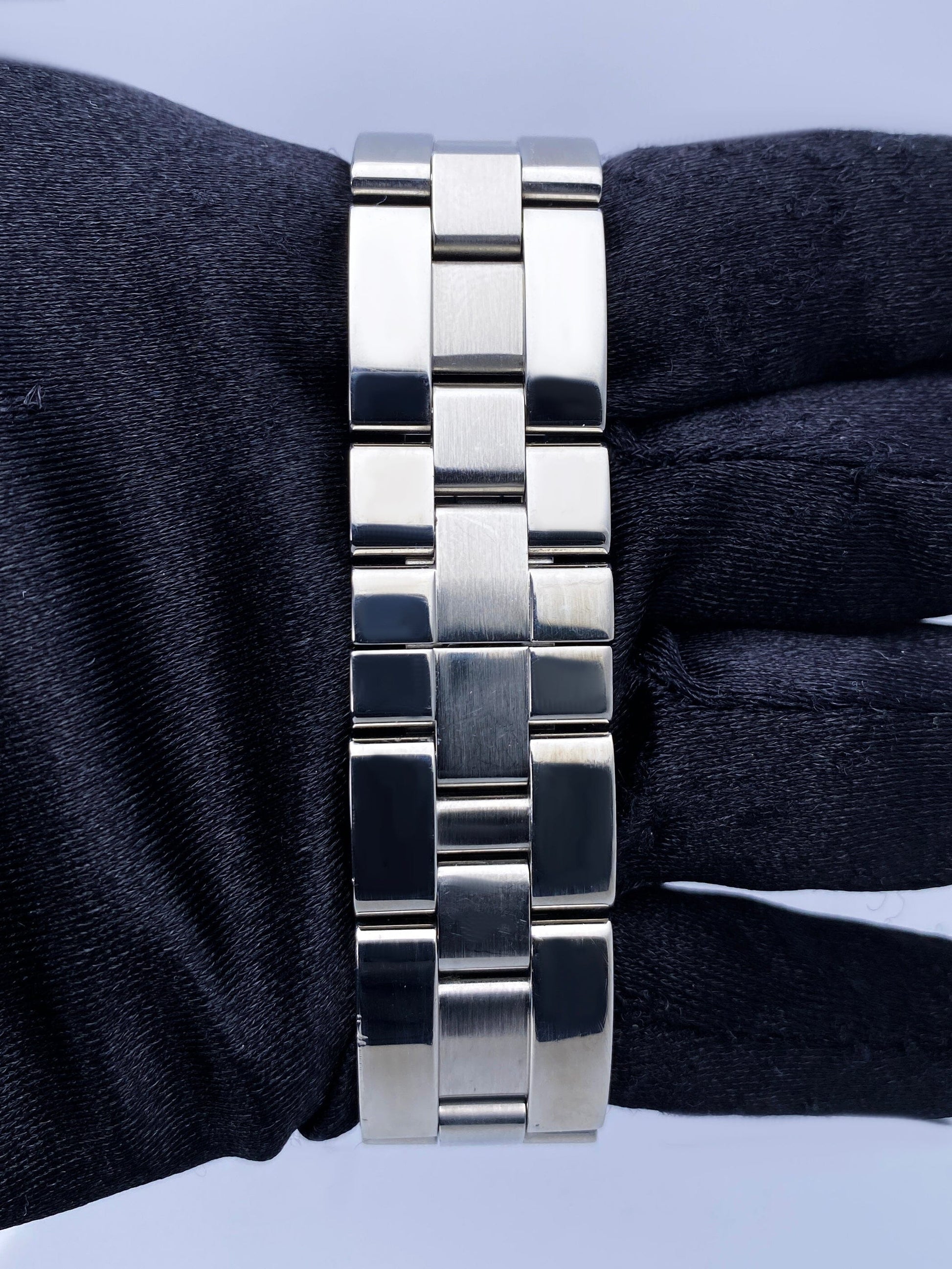 Cartier Roadster W62000V3 Stainless Steel Mens Watch