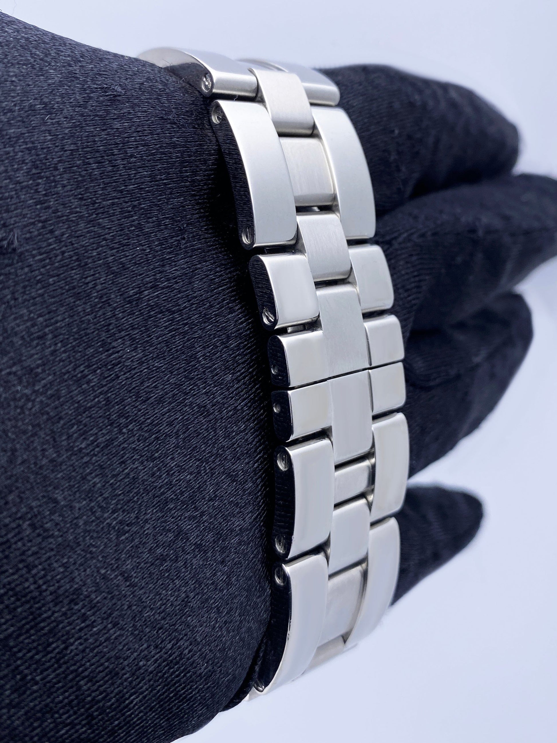 Cartier Roadster W62000V3 Stainless Steel Mens Watch