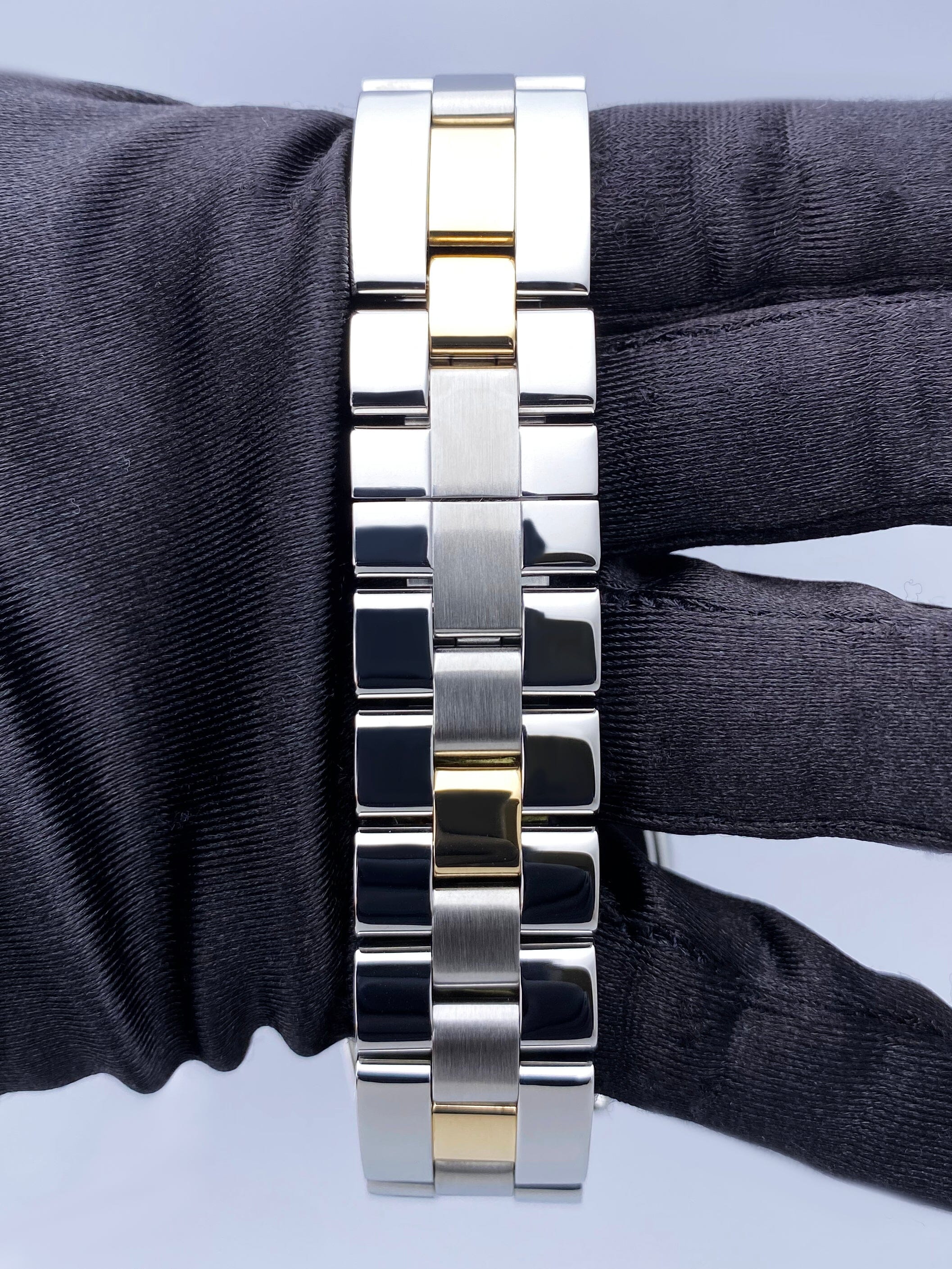 Cartier Roadster W62031Y4 Silver Dial Two Tone Mens Watch | – Phigora