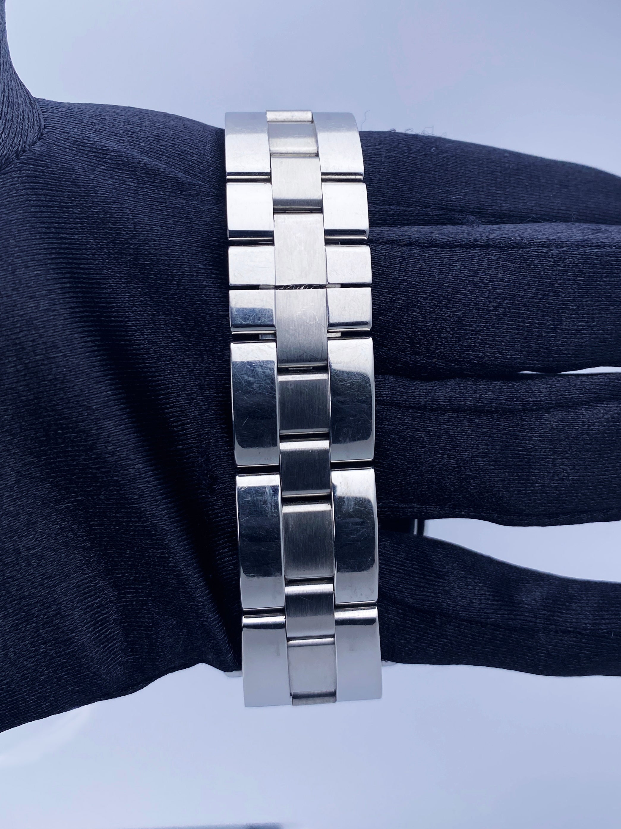 Cartier Roadster XL 2618 Sliver Dial Mens Watch | Phigora