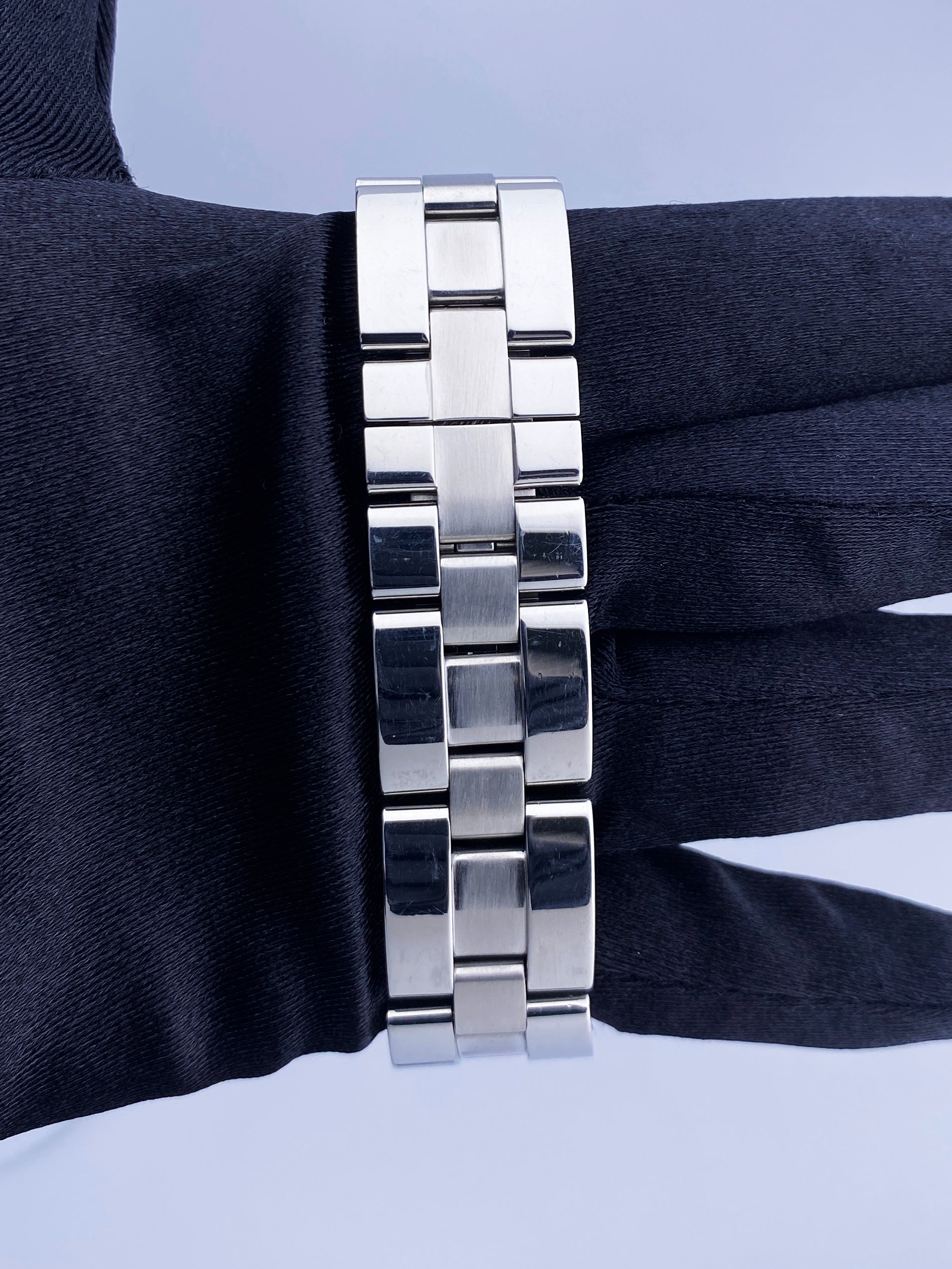 Cartier Roadster XL 2618 Sliver Dial Mens Watch | Phigora