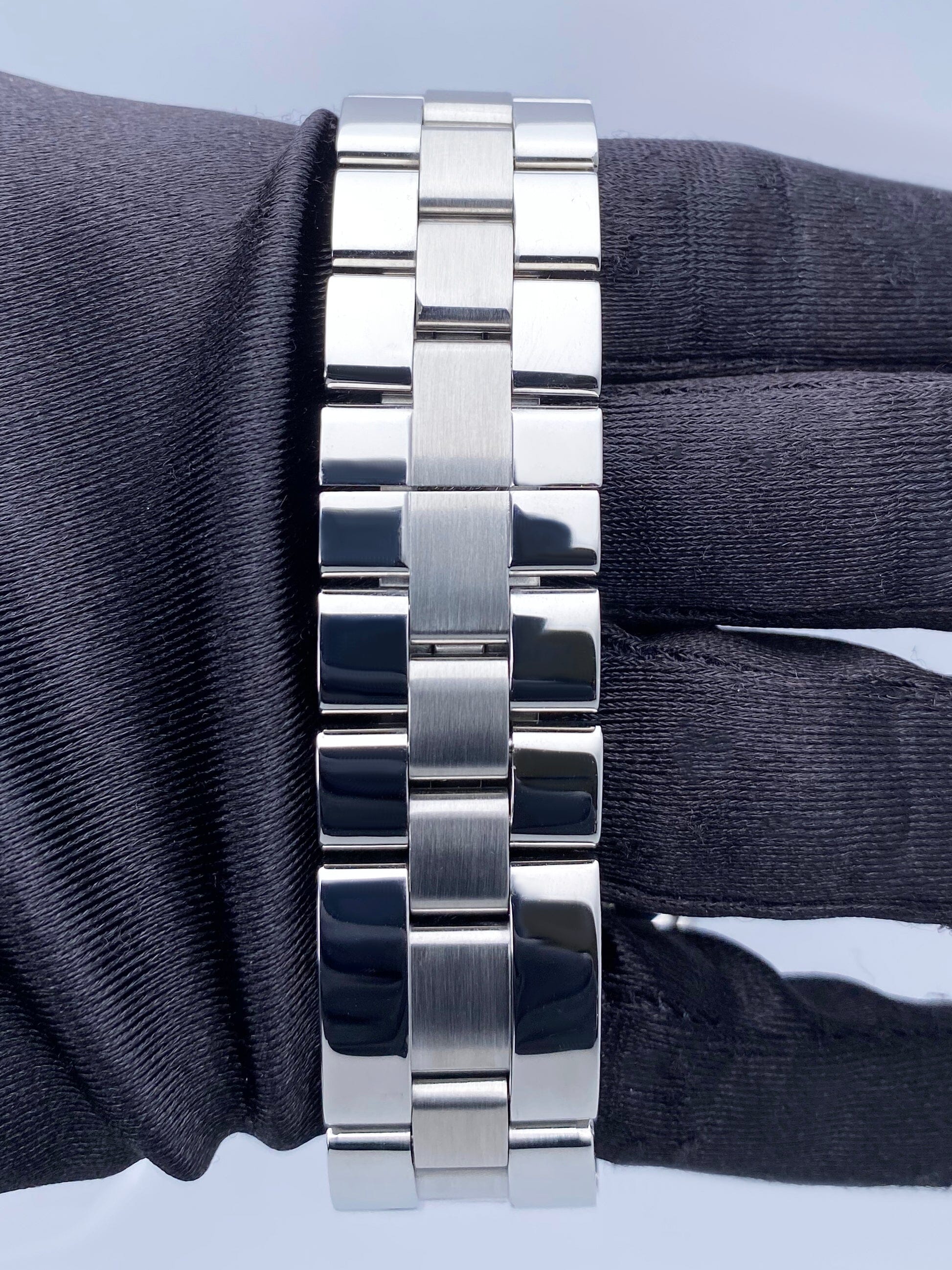Cartier Roadster XL W62032X6 Stainless Steel Mens Watch