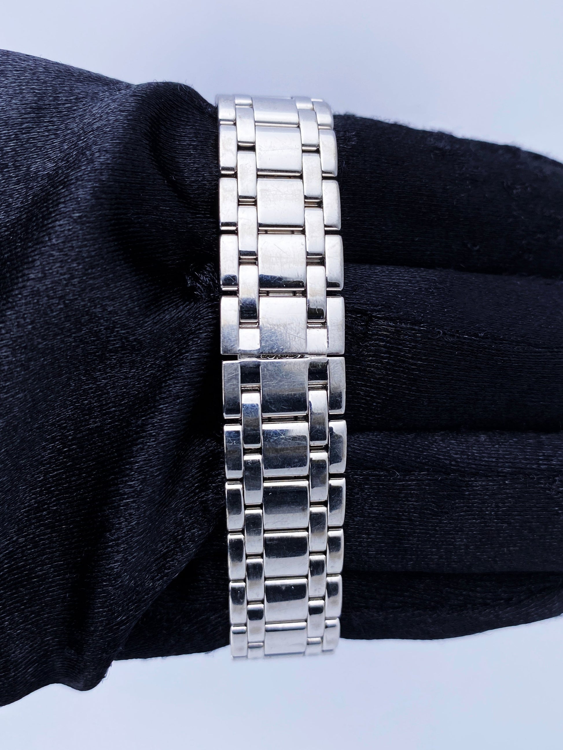 Cartier Tank Americaine 1713 18K White Gold Ladies Watch - Wristwatch