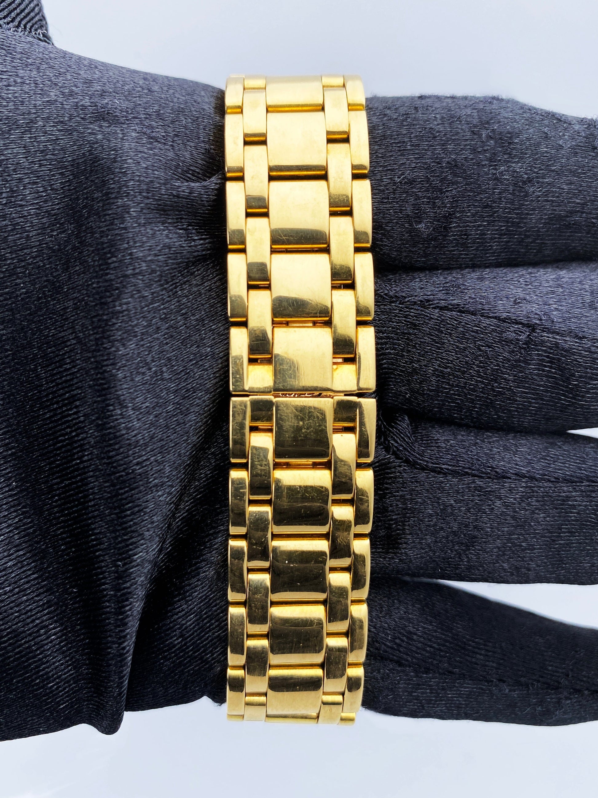 Cartier Tank Americaine W26014K2 Midsize 18K Yellow Gold Watch Box Papers - Wristwatch