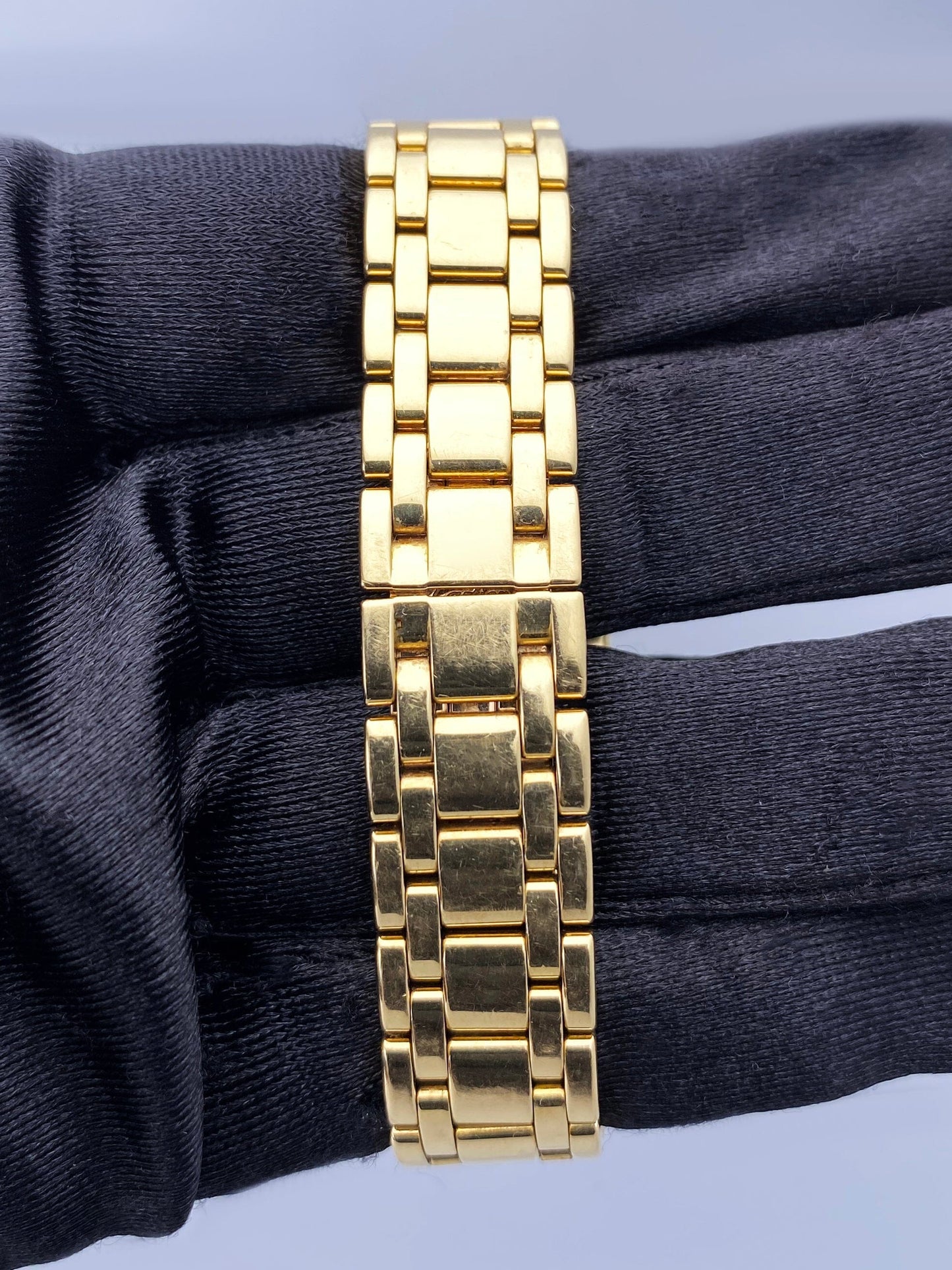 Cartier Tank Americaine W2601556 18K Yellow Gold Ladies Watch