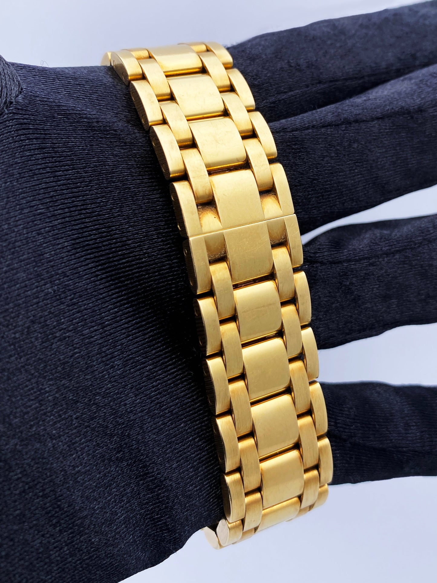 Cartier Tank Americaine XL W2603156 18K Yellow Gold Mens Watch