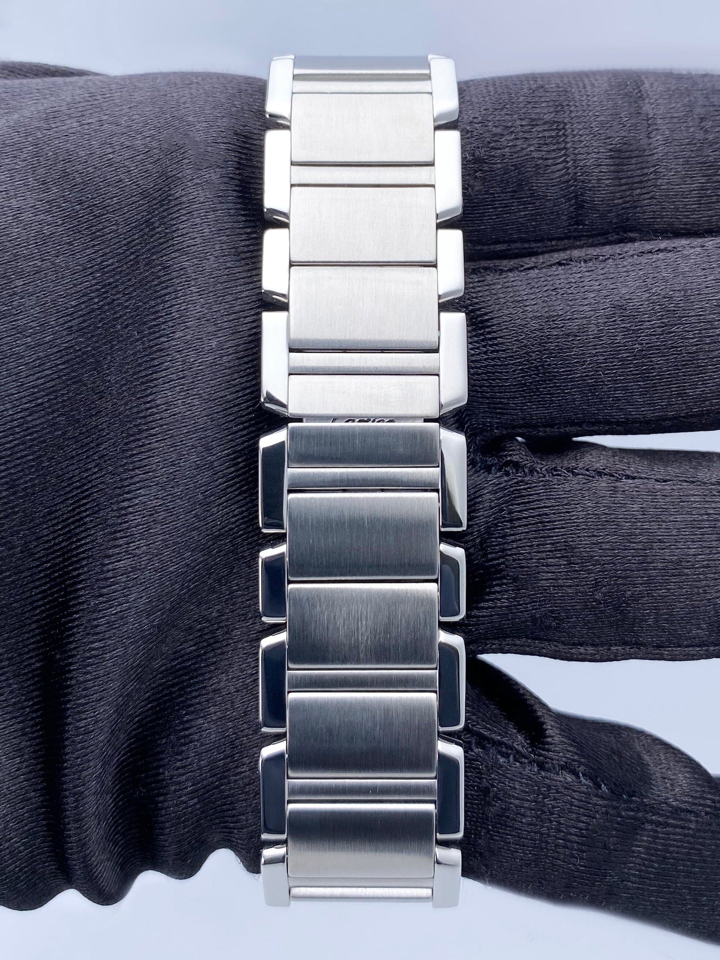 Cartier Tank Francaise W51003Q3 Stainless Steel Midsize Watch - Wristwatch