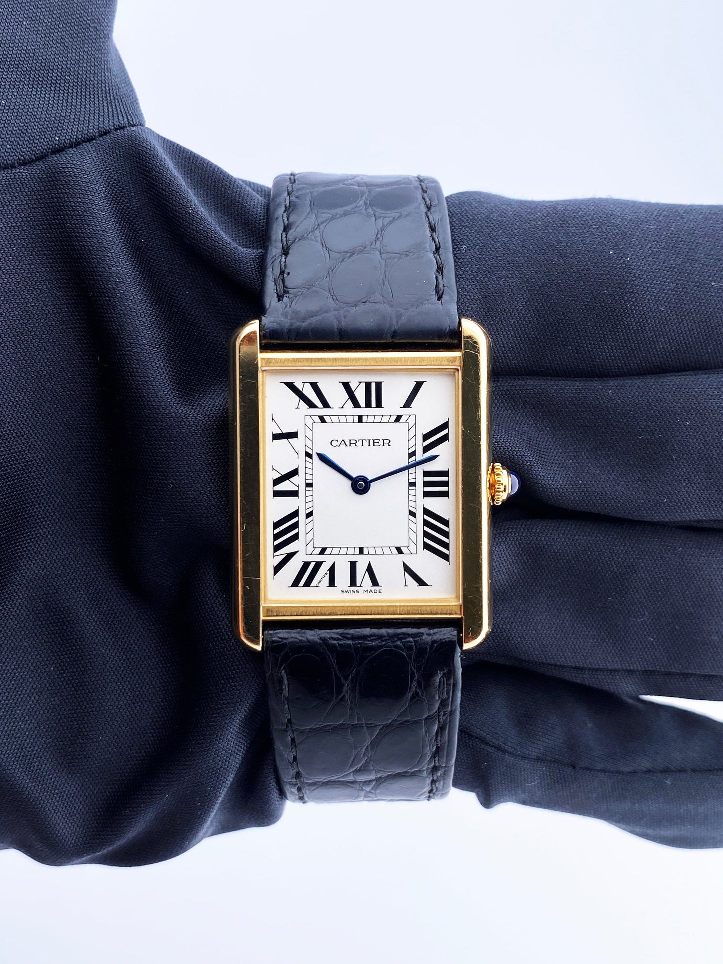 Cartier Tank Solo W5200004 / 2742 18K Yellow Gold Mens Watch - Virtual