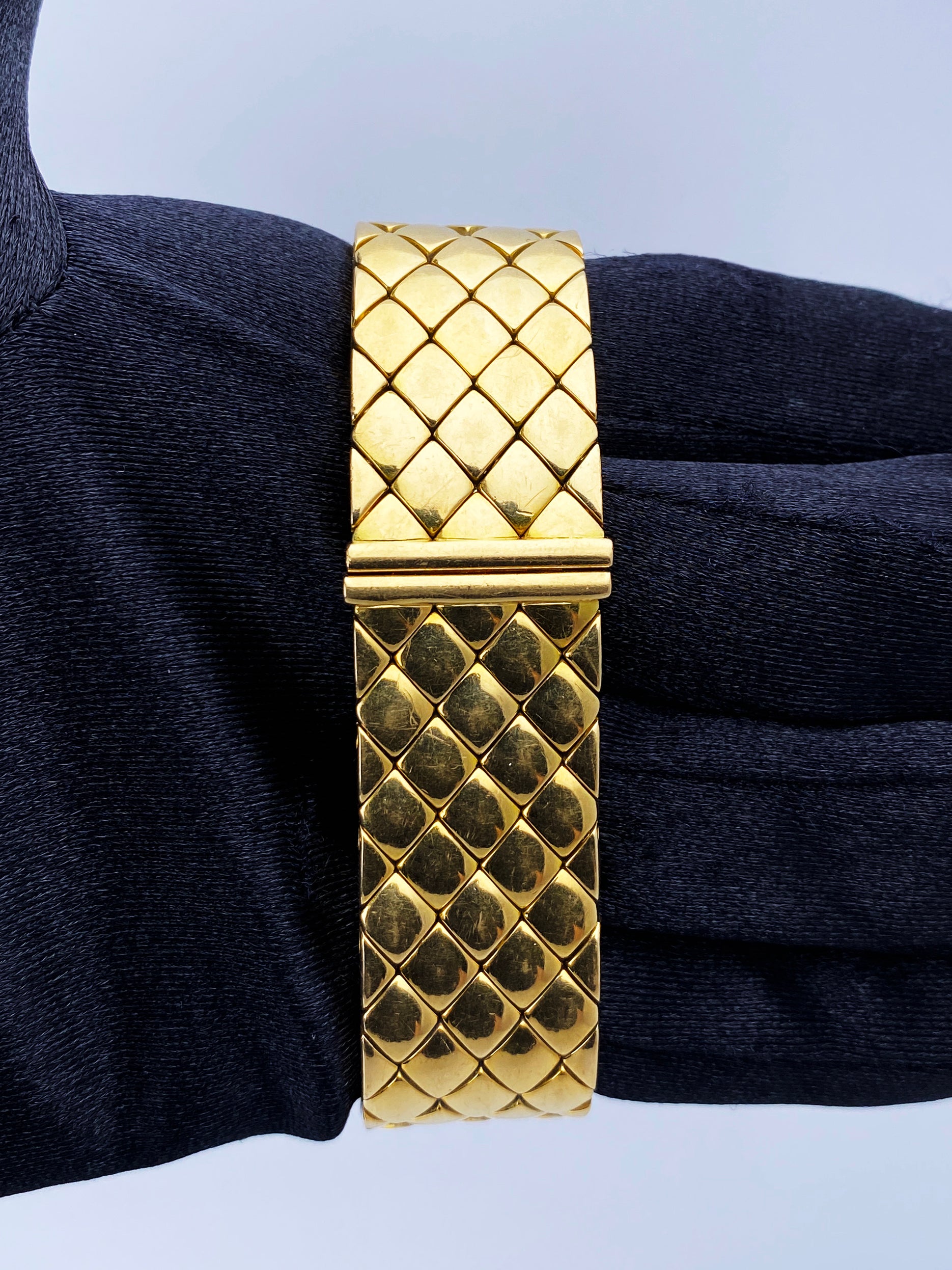 Chanel Matellasse Diamond Bezel 18K Yellow Gold Ladies Watch