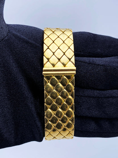 Chanel Matellasse Diamond Bezel 18K Yellow Gold Ladies Watch