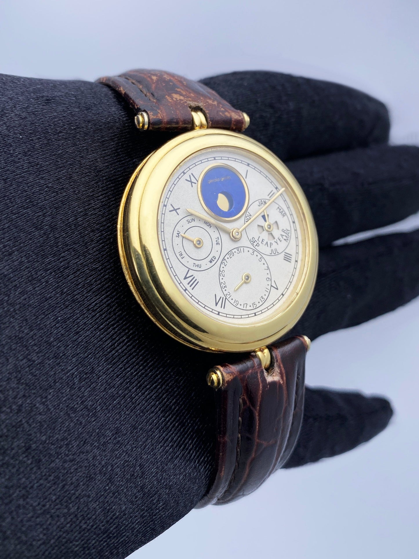 Gérald Genta G21324 Perpetual Calendar Yellow Gold Mens Watch - Watches