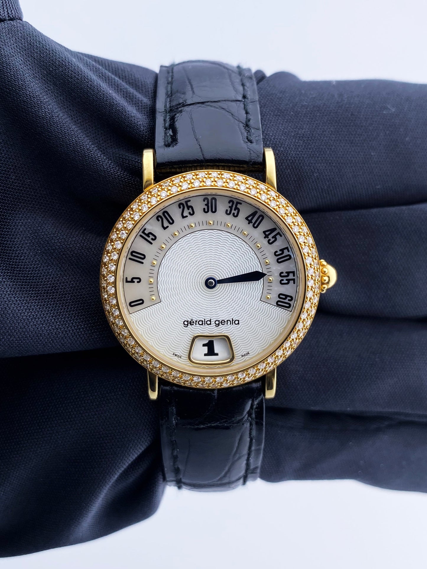 Gérald Genta Retro G.3624 Diamonds Dial Gold Ladies Watch Box Papers