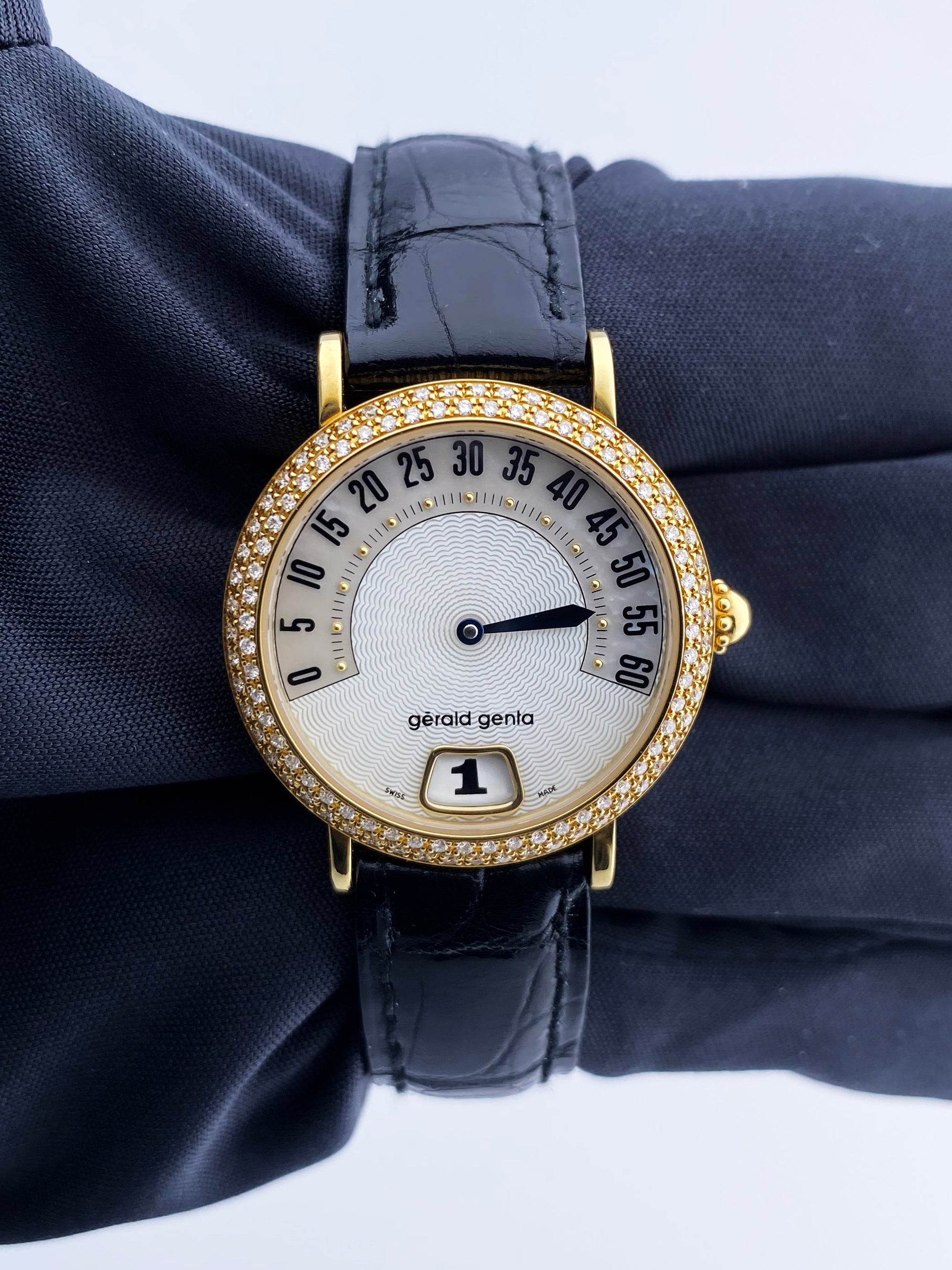 Gérald Genta Retro G.3624 Diamonds Dial Gold Ladies Watch Box Papers
