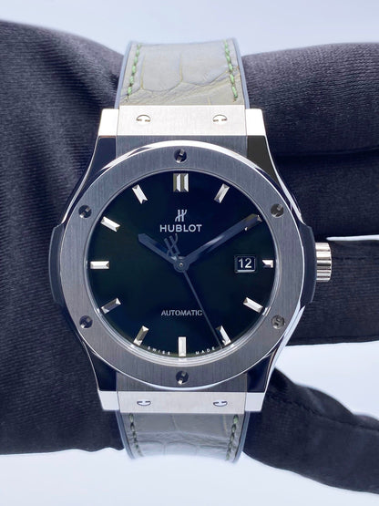 Hublot Classic Fusion 542.NX.8970.LR Green Dial Titanium Mens Watch Box Papers