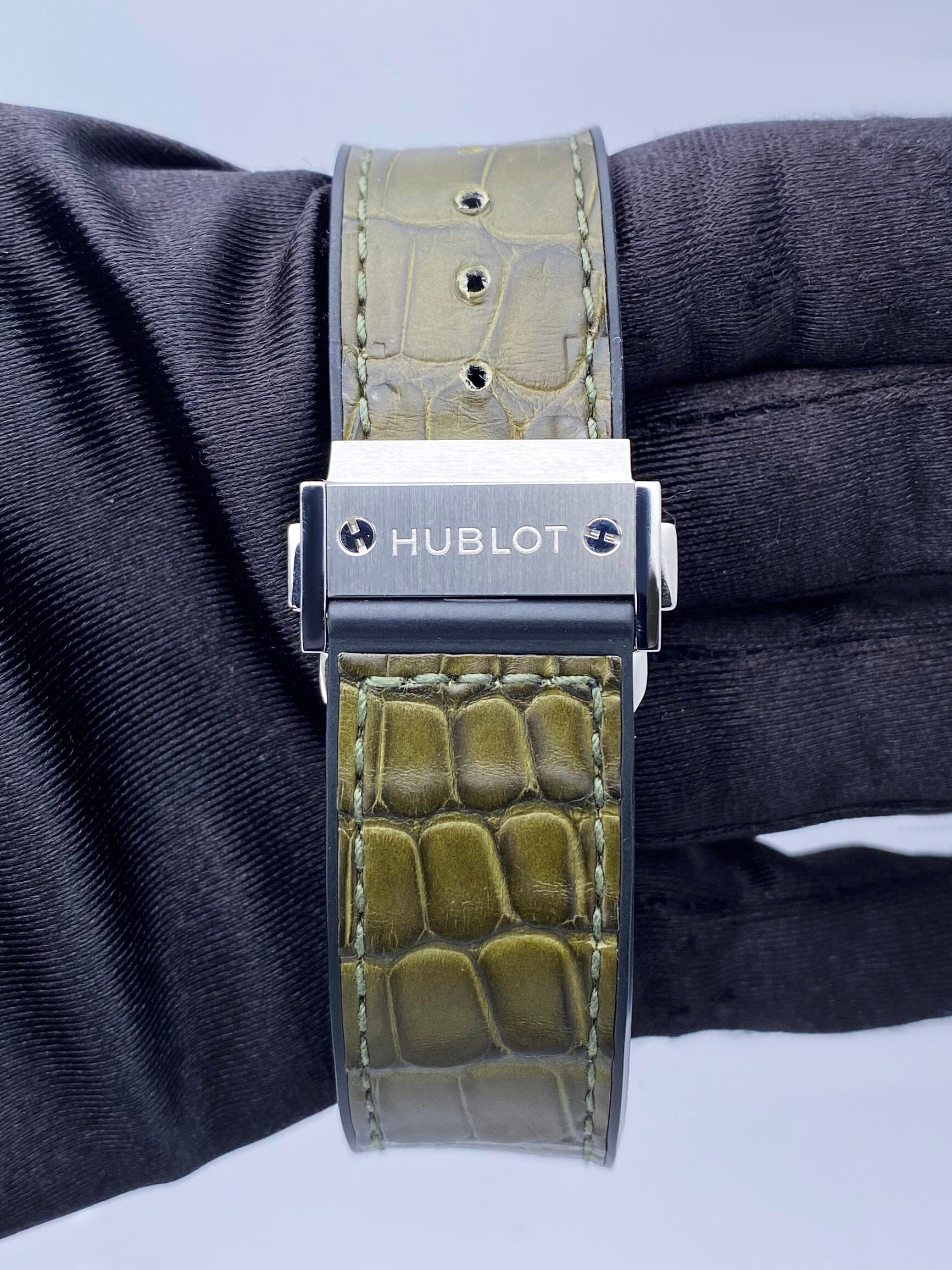 Hublot Classic Fusion 542.NX.8970.LR Green Dial Titanium Mens Watch Box Papers