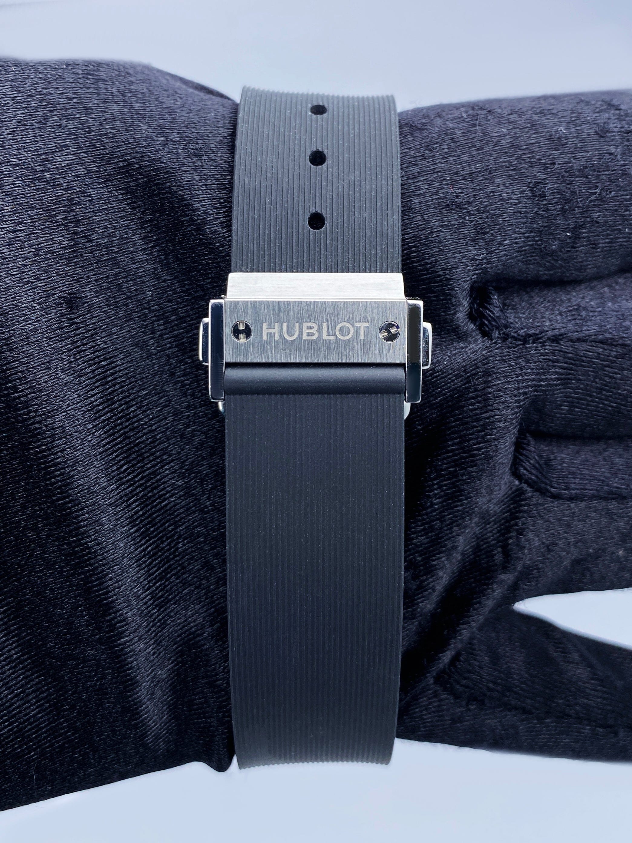 Hublot Classic Fusion 565.NX.7071.RX Titanium Mens Watch | – Phigora