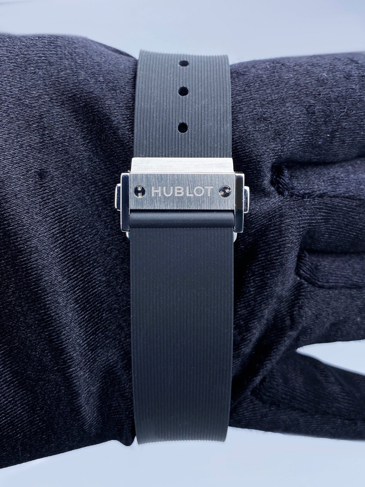 Hublot Classic Fusion 565.NX.7071.RX Titanium Mens Watch