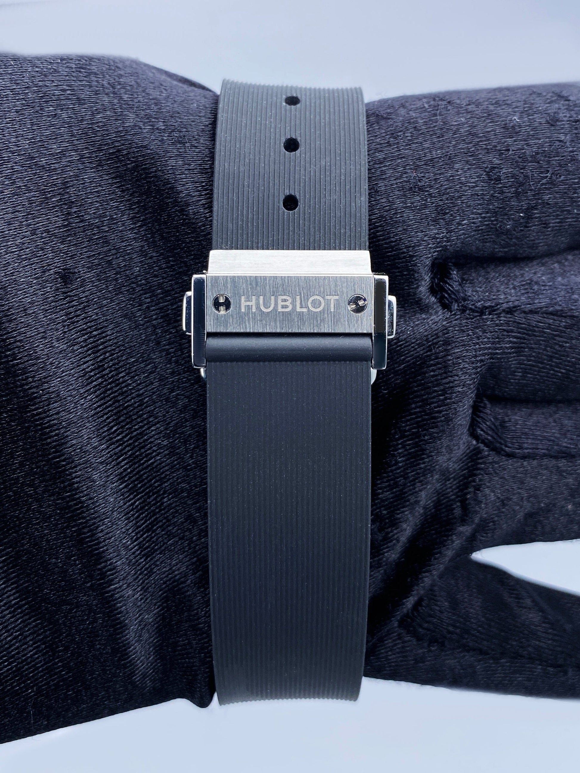 Hublot Classic Fusion 565.NX.7071.RX Titanium Mens Watch