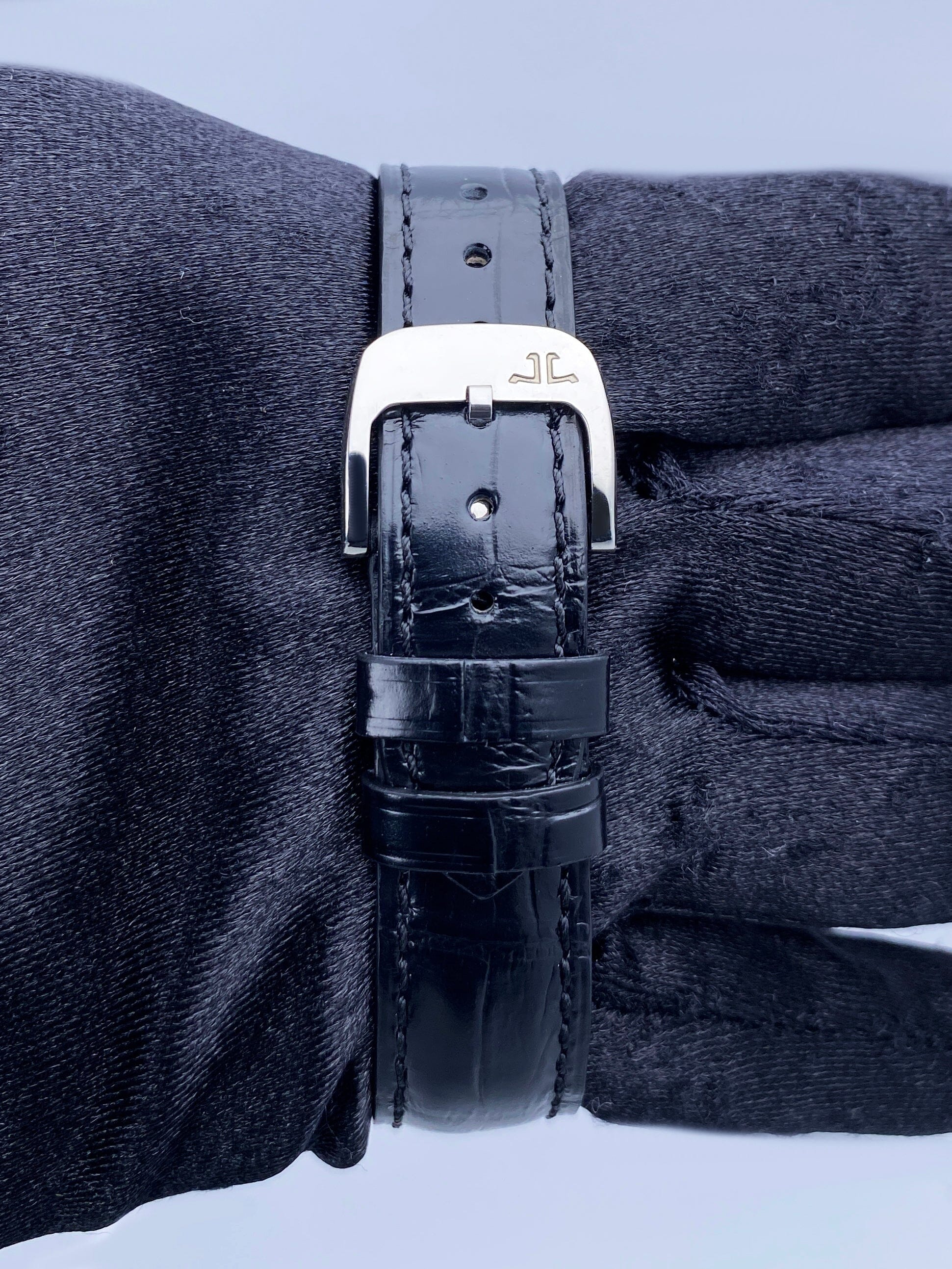 Jaeger-LeCoultre Reverso Classic Q2618540 Small Ladies Watch Box Papers