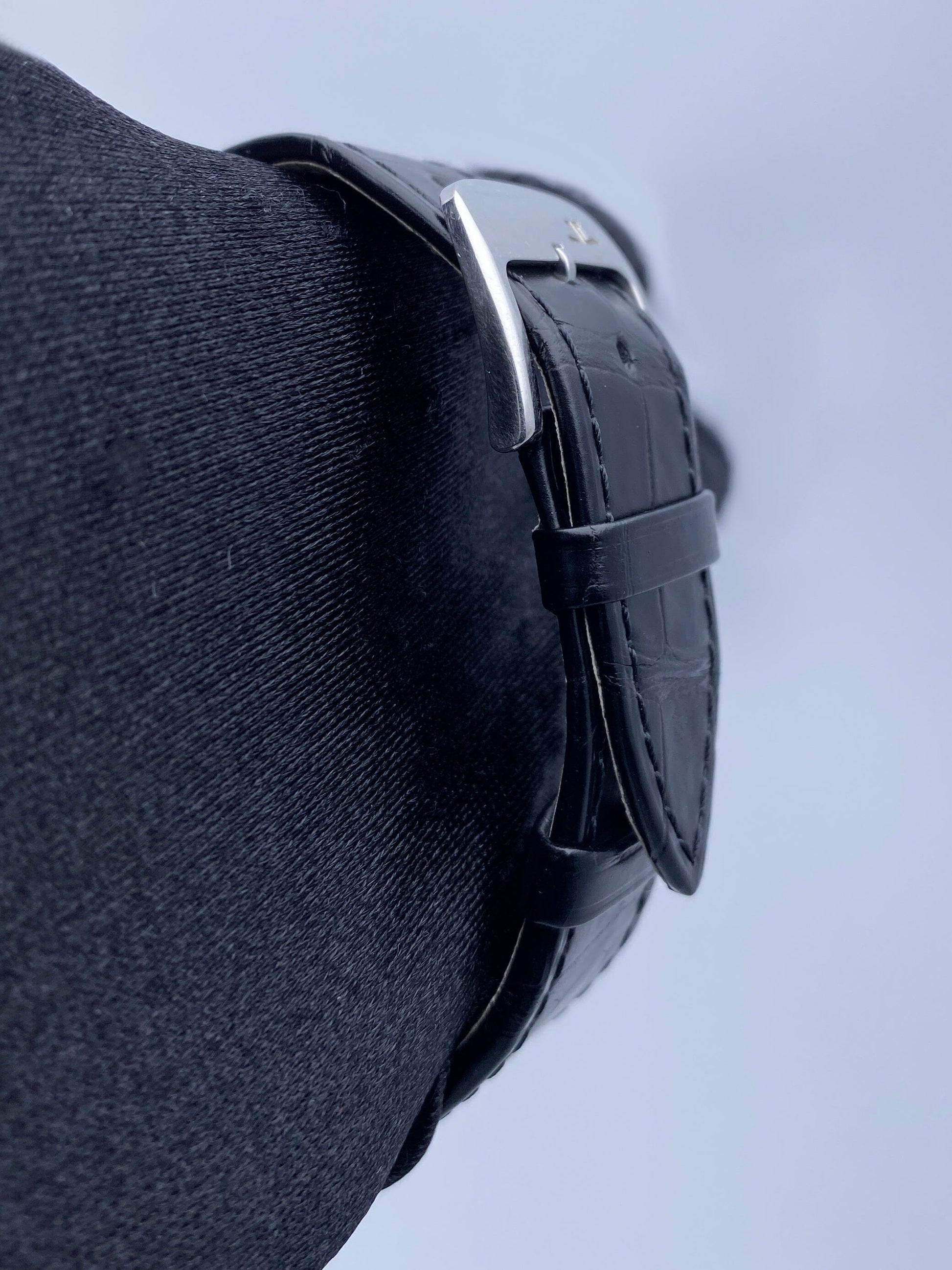 Jaeger-LeCoulture Reverso Classic Q2438520 Mens Watch Box Papers