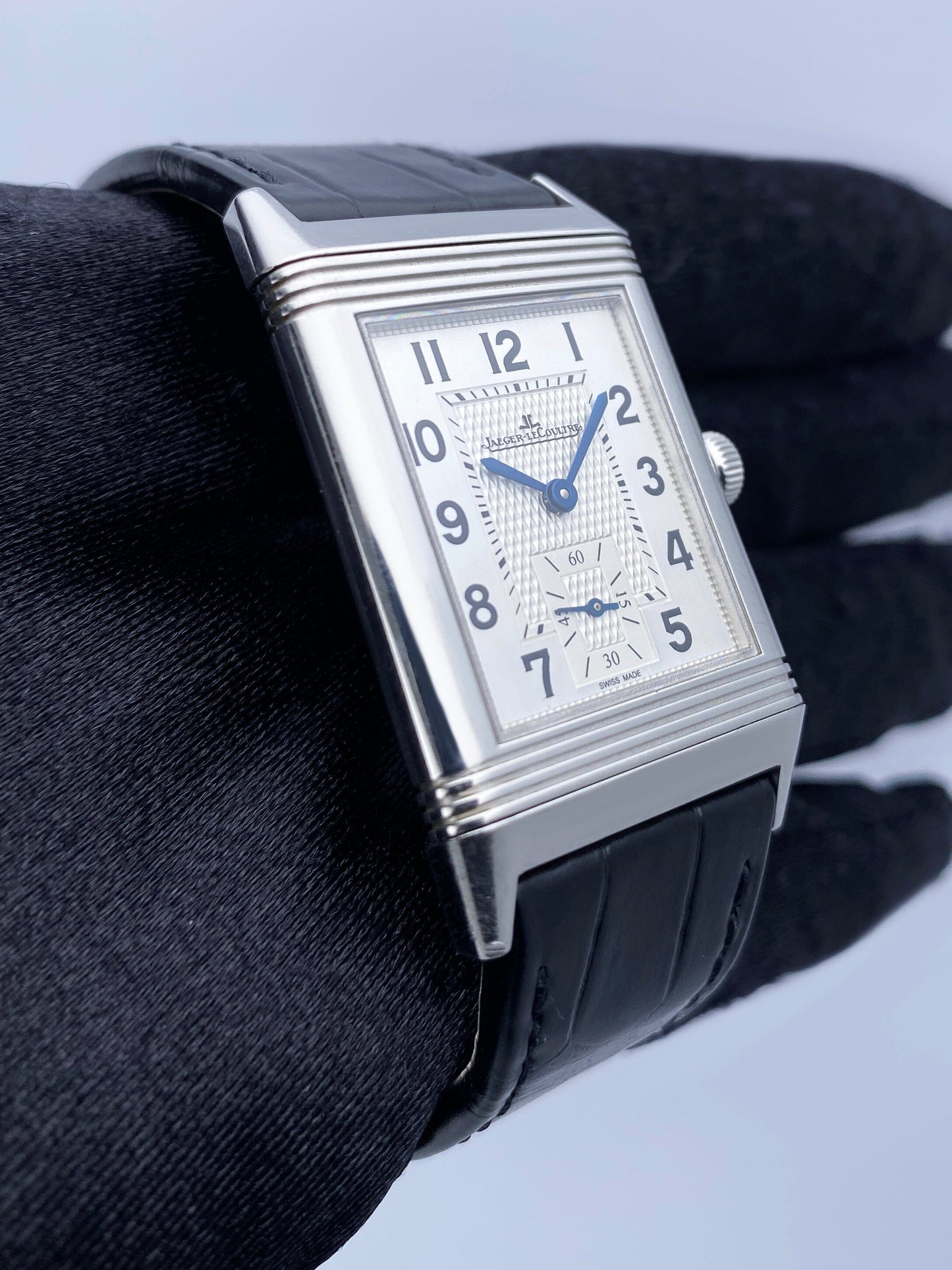 Jaeger-LeCoulture Reverso Classic Q2438520 Mens Watch Box Papers