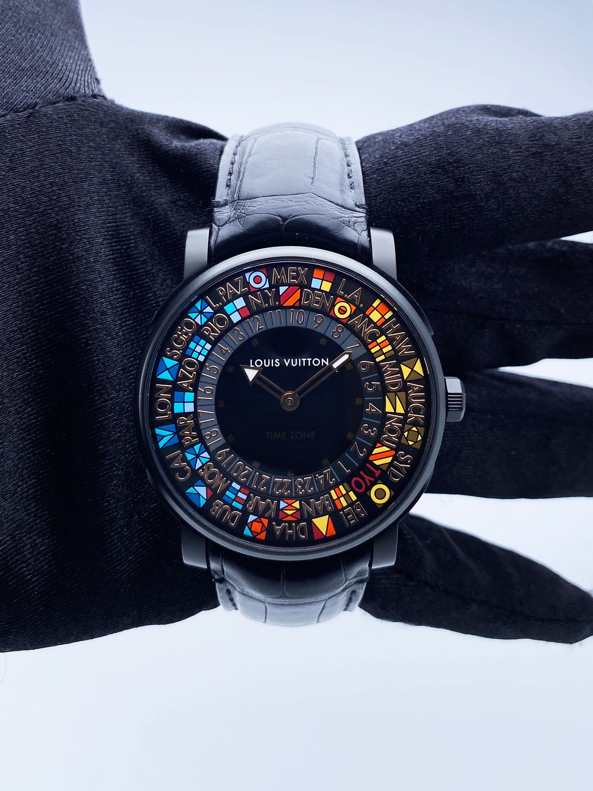 Louis Vuitton Escale Time Zone Q5D25 Japanese Limited Edition Mens Watch
