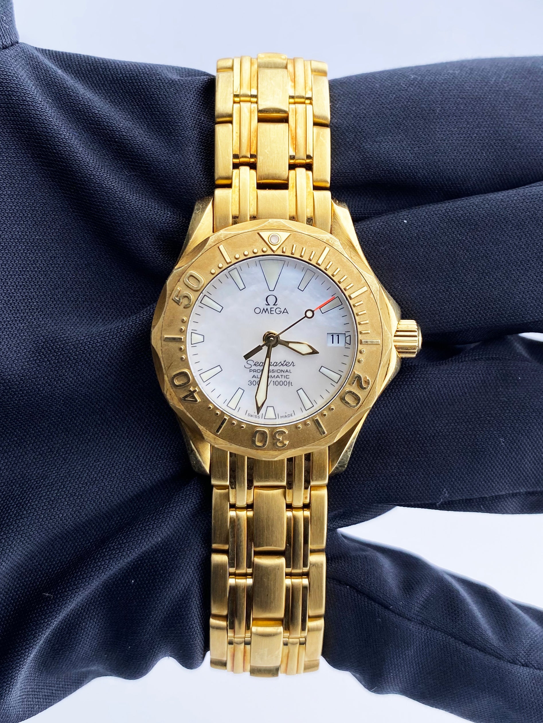 Omega Seamaster 18K yellow Gold Mother Of Pearl Dial Ladies