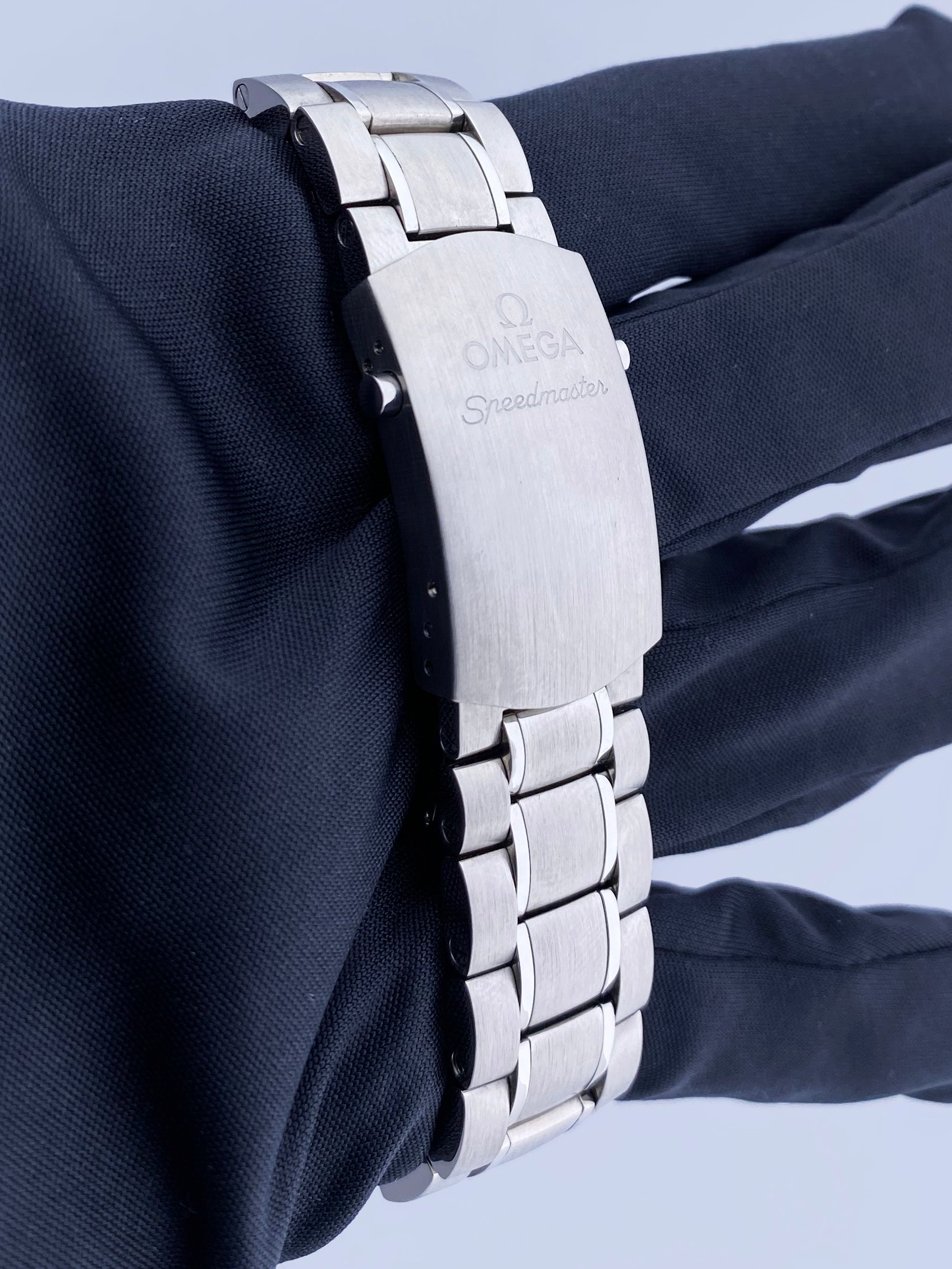 Omega Speedmaster 3232.14.04.001.001 Men's Watch Box & Papers