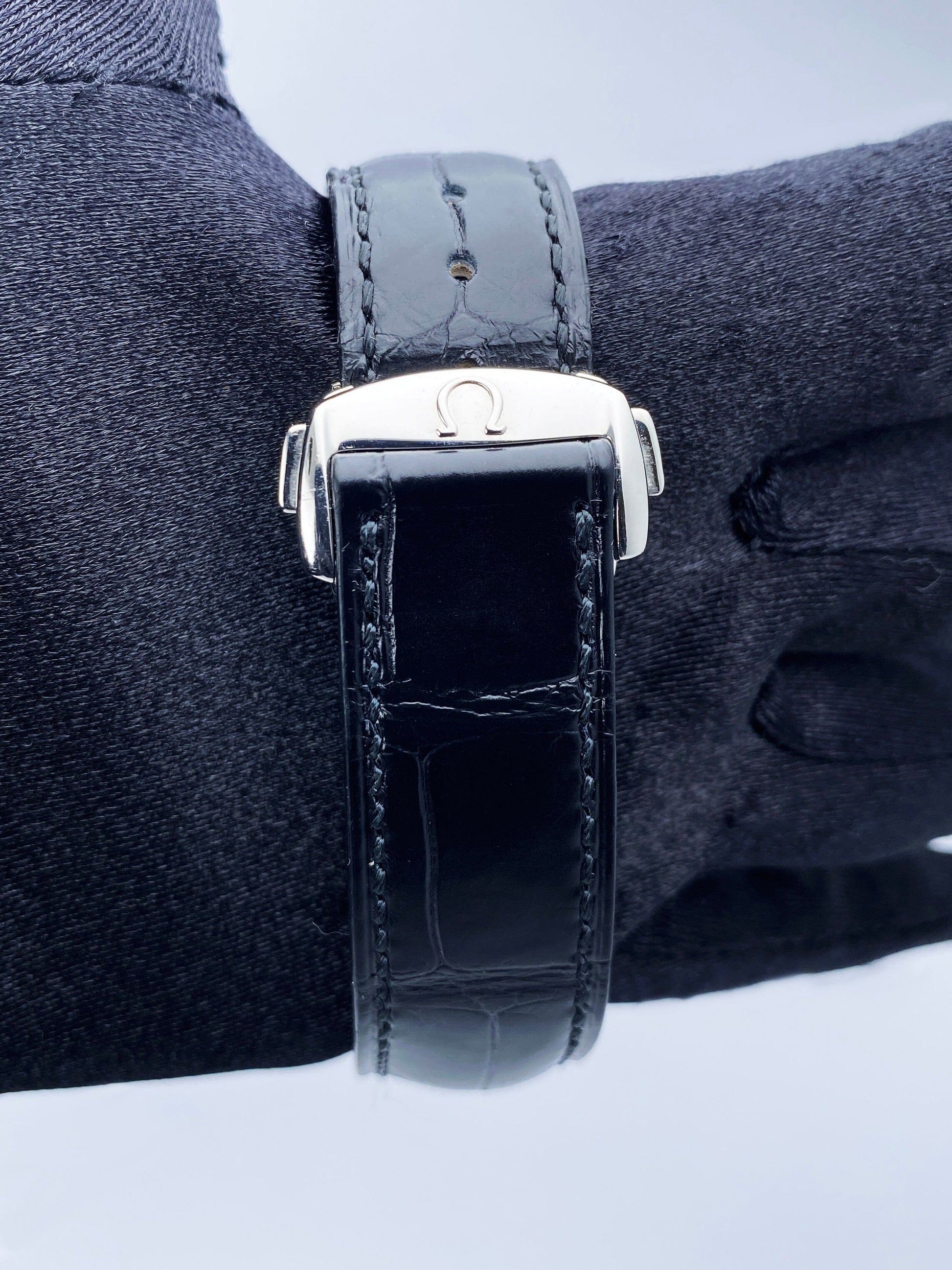 Omega Speedmaster Day Date 3220.50.00 Mens Watch Full Set