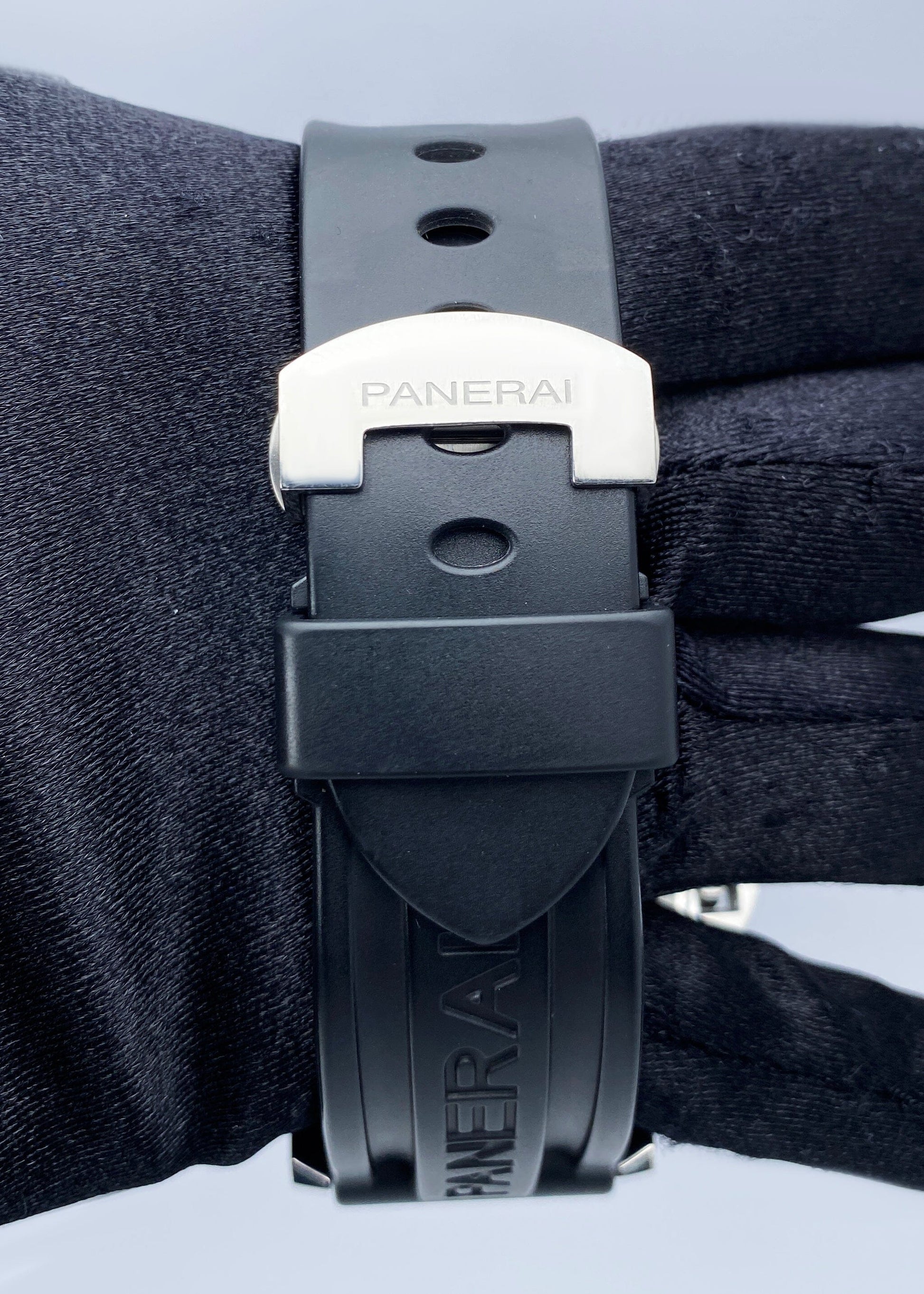 Panerai Luminor Power Reserve PAM00090 Mens Watch Box Papers