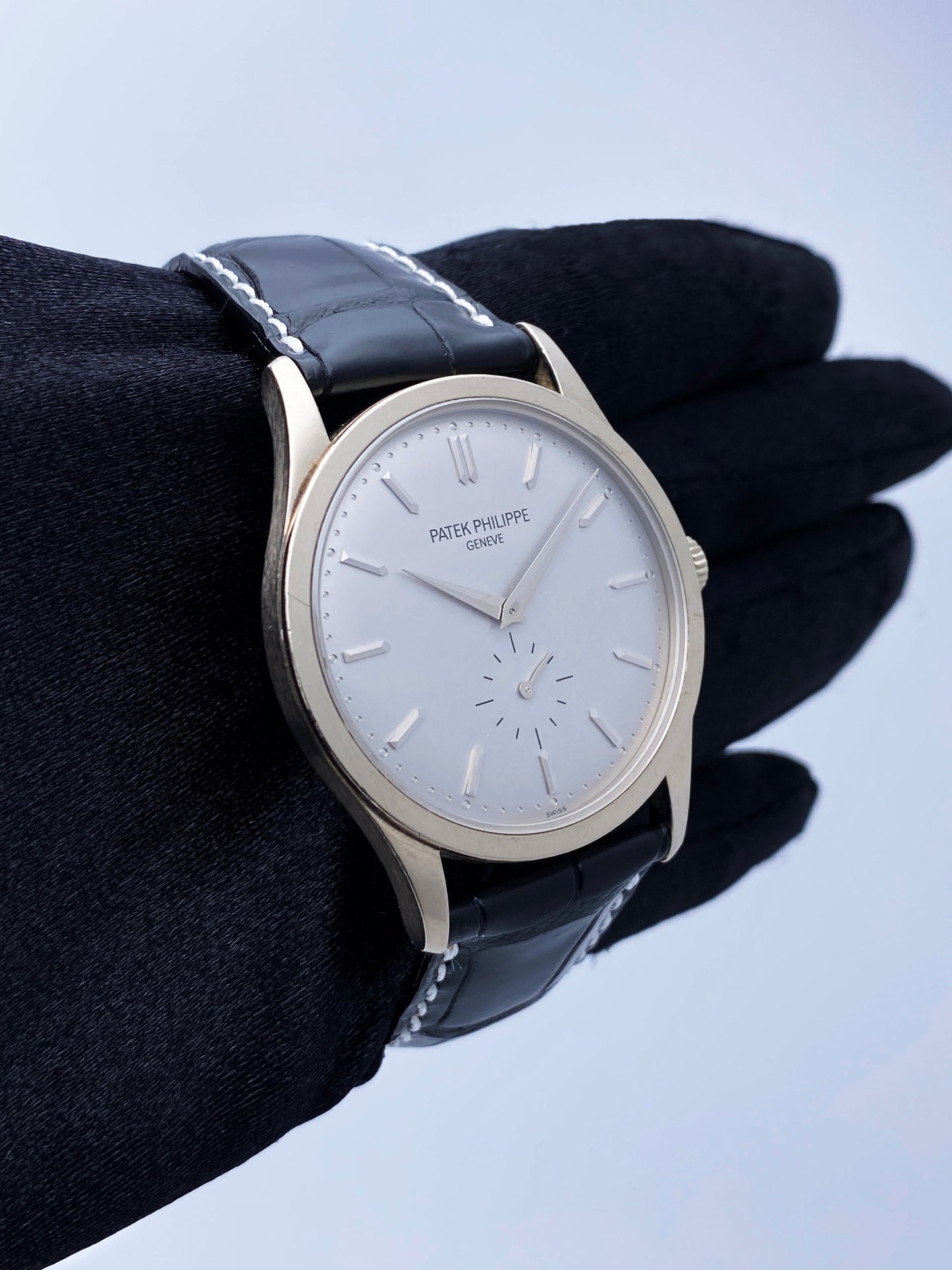 Patek Philippe Calatrava 5196G 18K White Gold Mens Watch