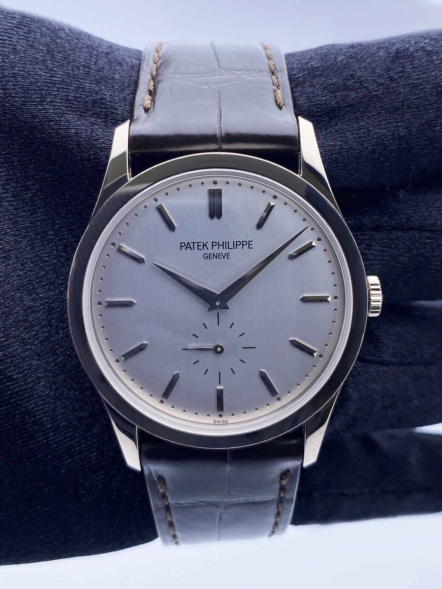 Patek Philippe Calatrava 5196G 18K White Gold Mens Watch