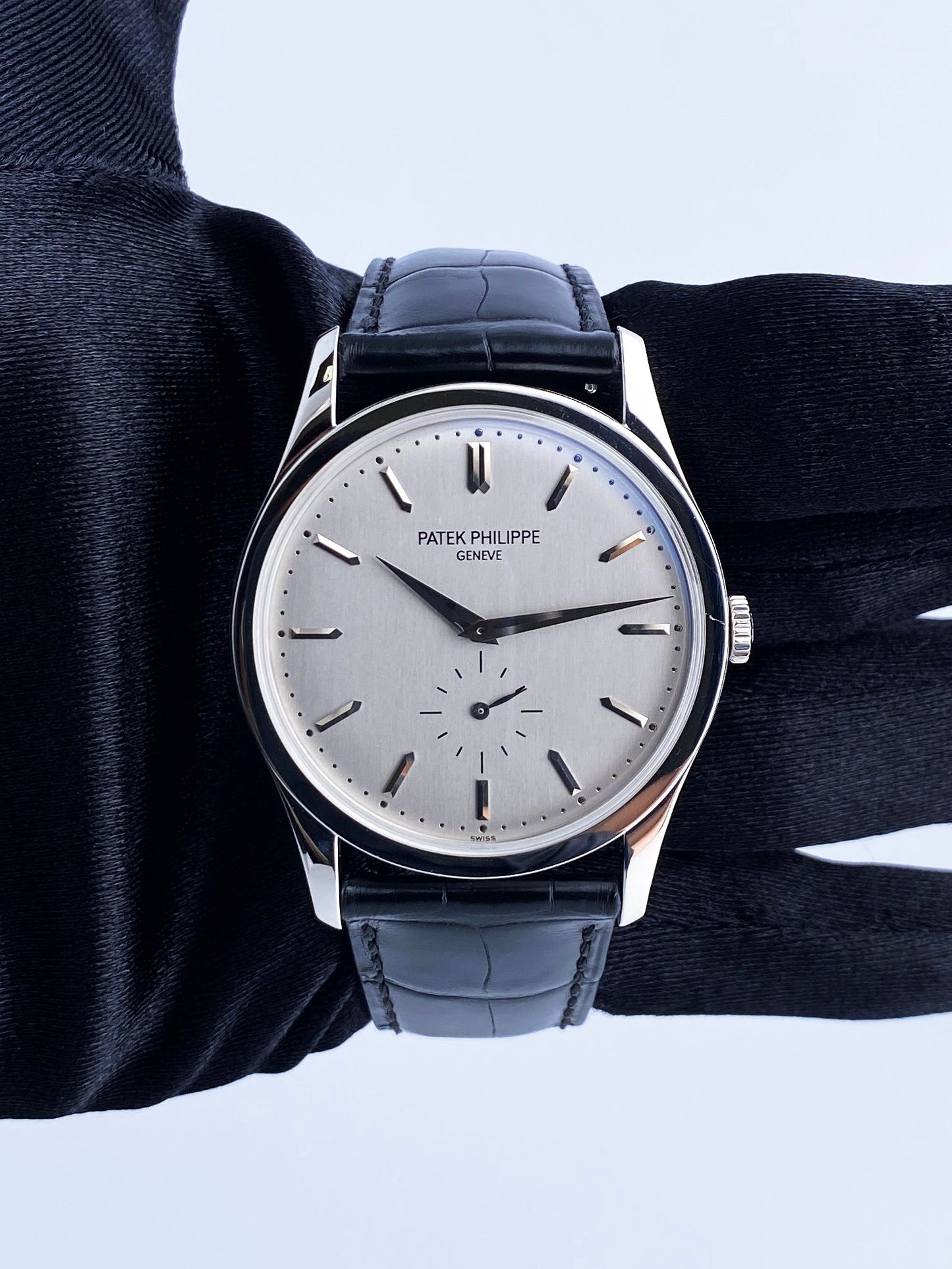 Patek Philippe Calatrava 5196G White Gold Mens Watch - Virtual
