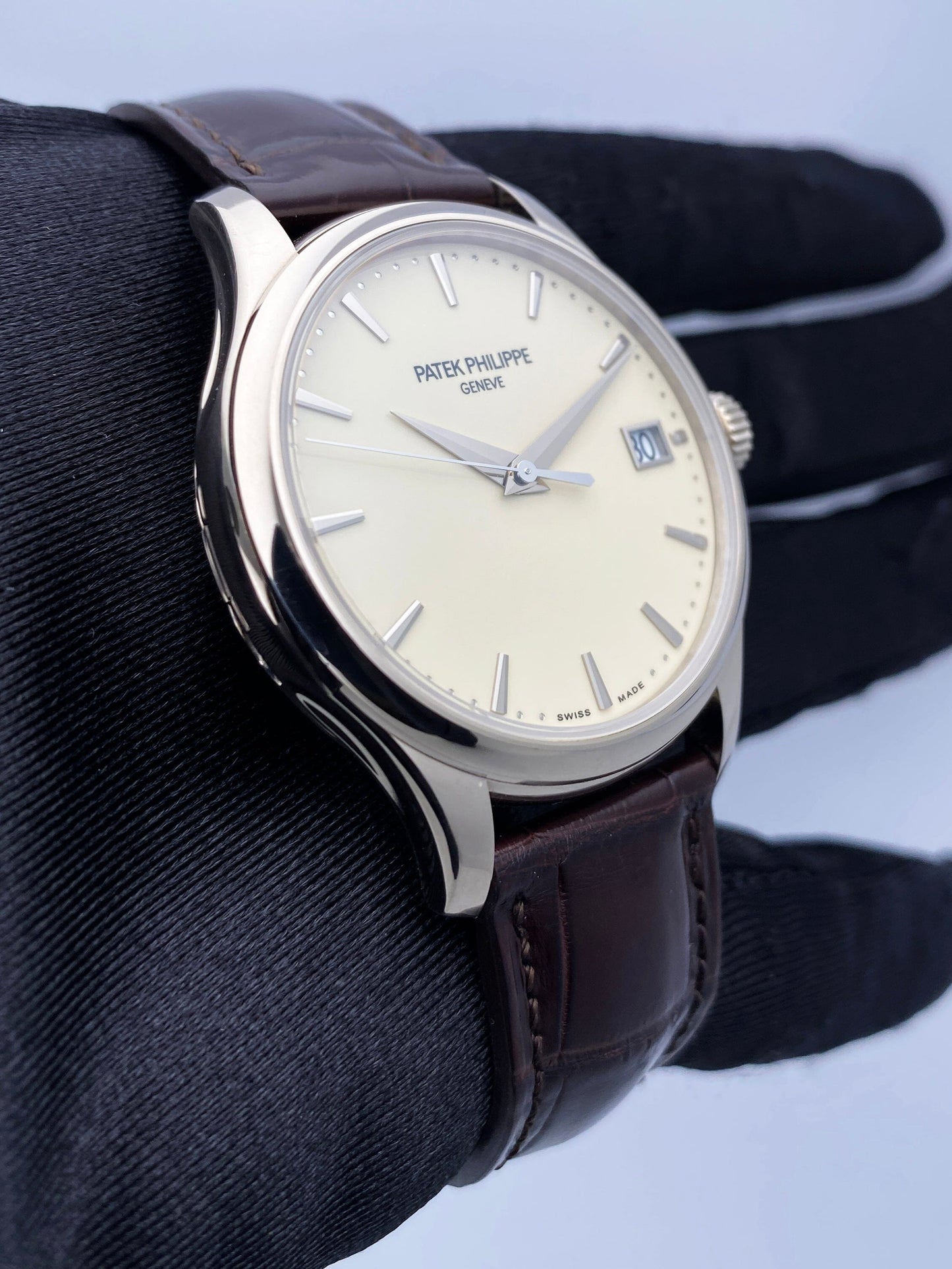 Patek Philippe Calatrava 5227G Ivory Dial Mens Watch Box Papers - Watches