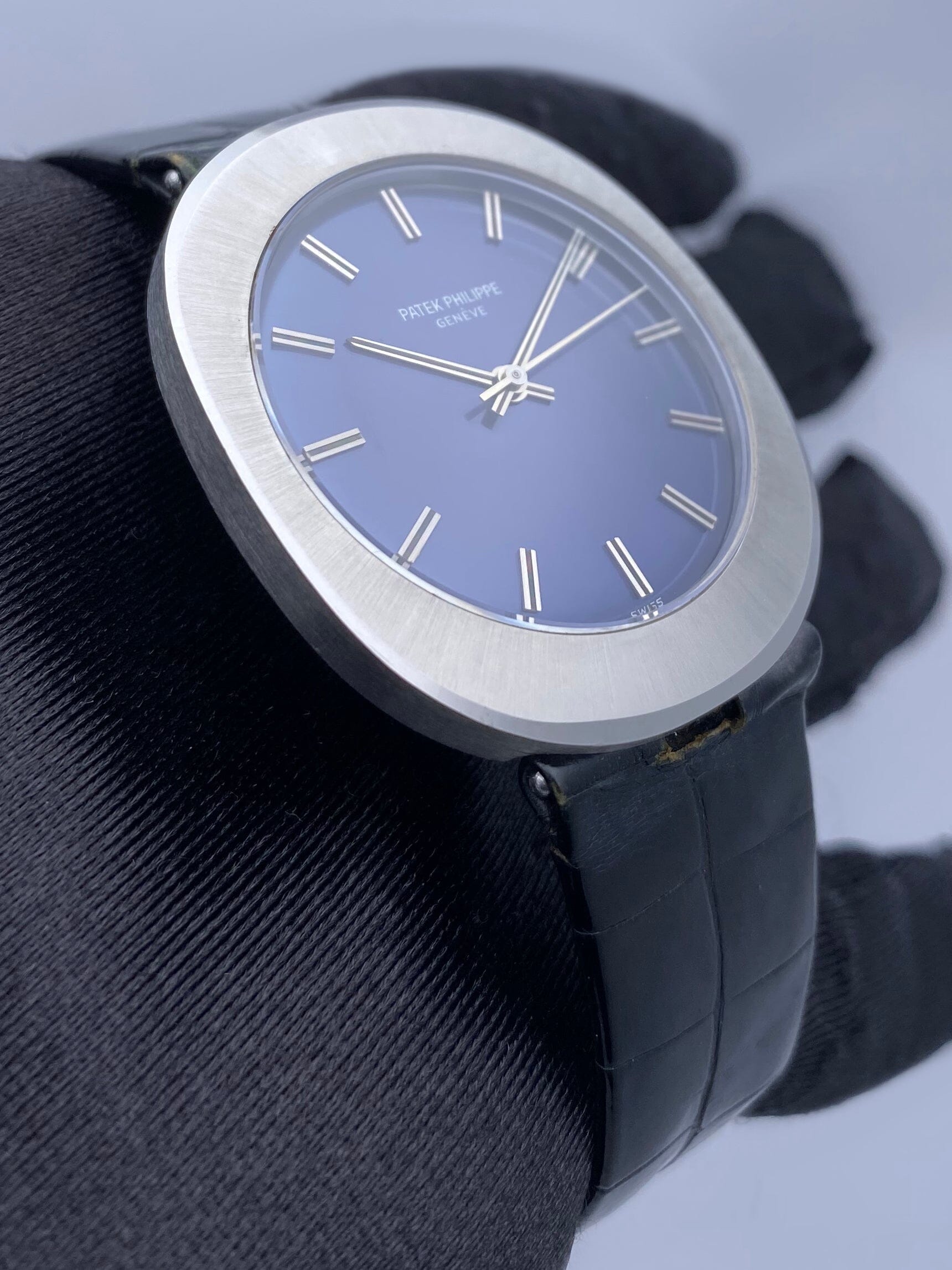 Patek Philippe Vintage 3580 Blue Dial Jumbo "UFO" Watch Box Papers