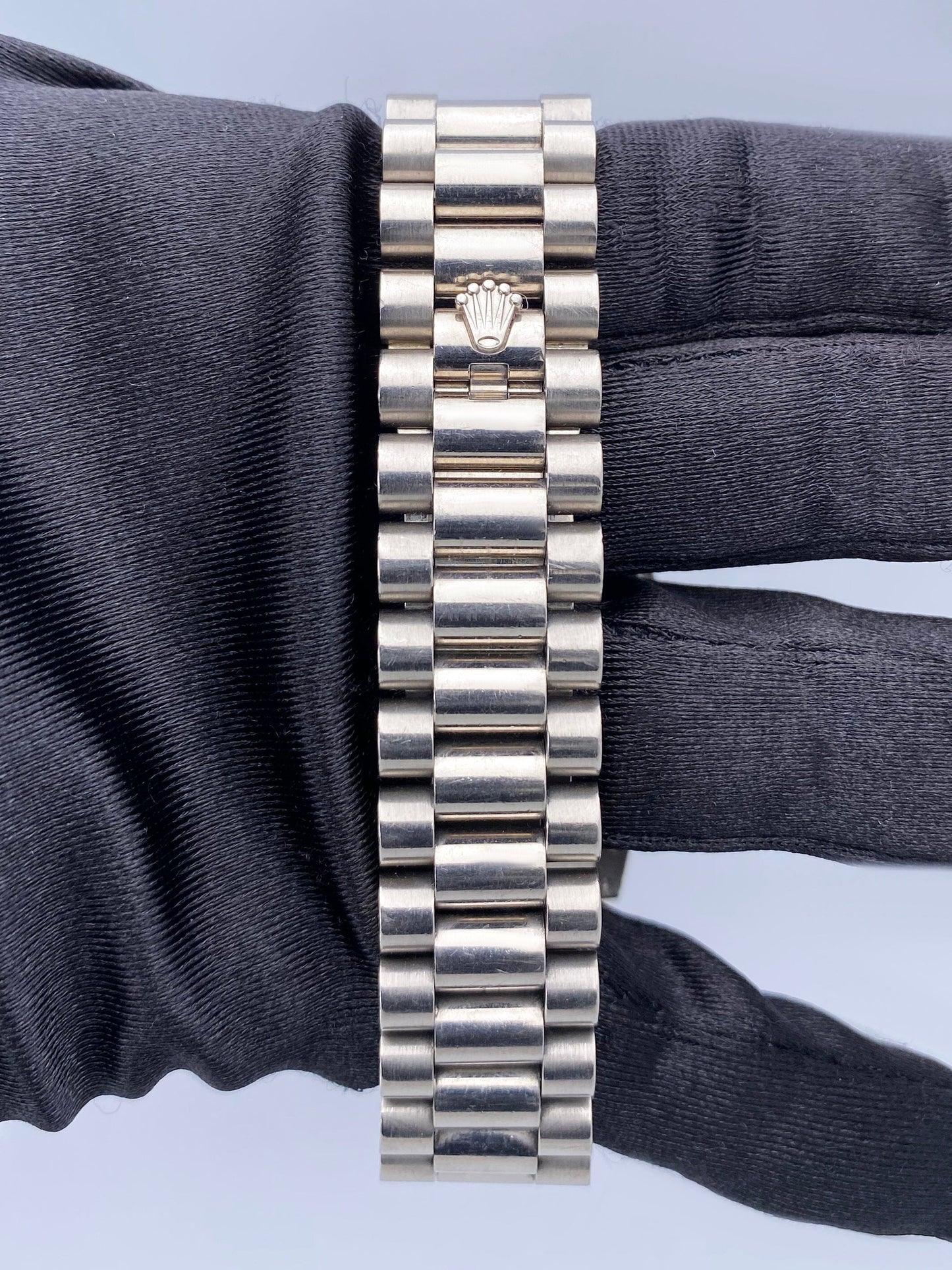 Rolex Day-Date 118209 Diamond 18K White Gold Mens Watch - Wristwatch