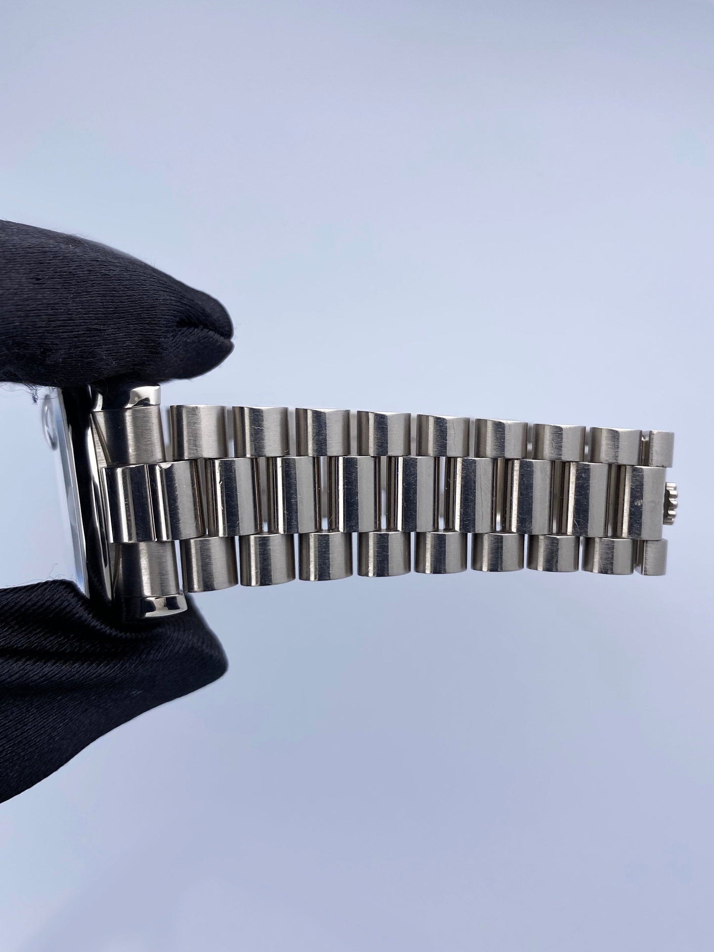 Rolex Day-Date 118209 Diamond 18K White Gold Mens Watch - Wristwatch
