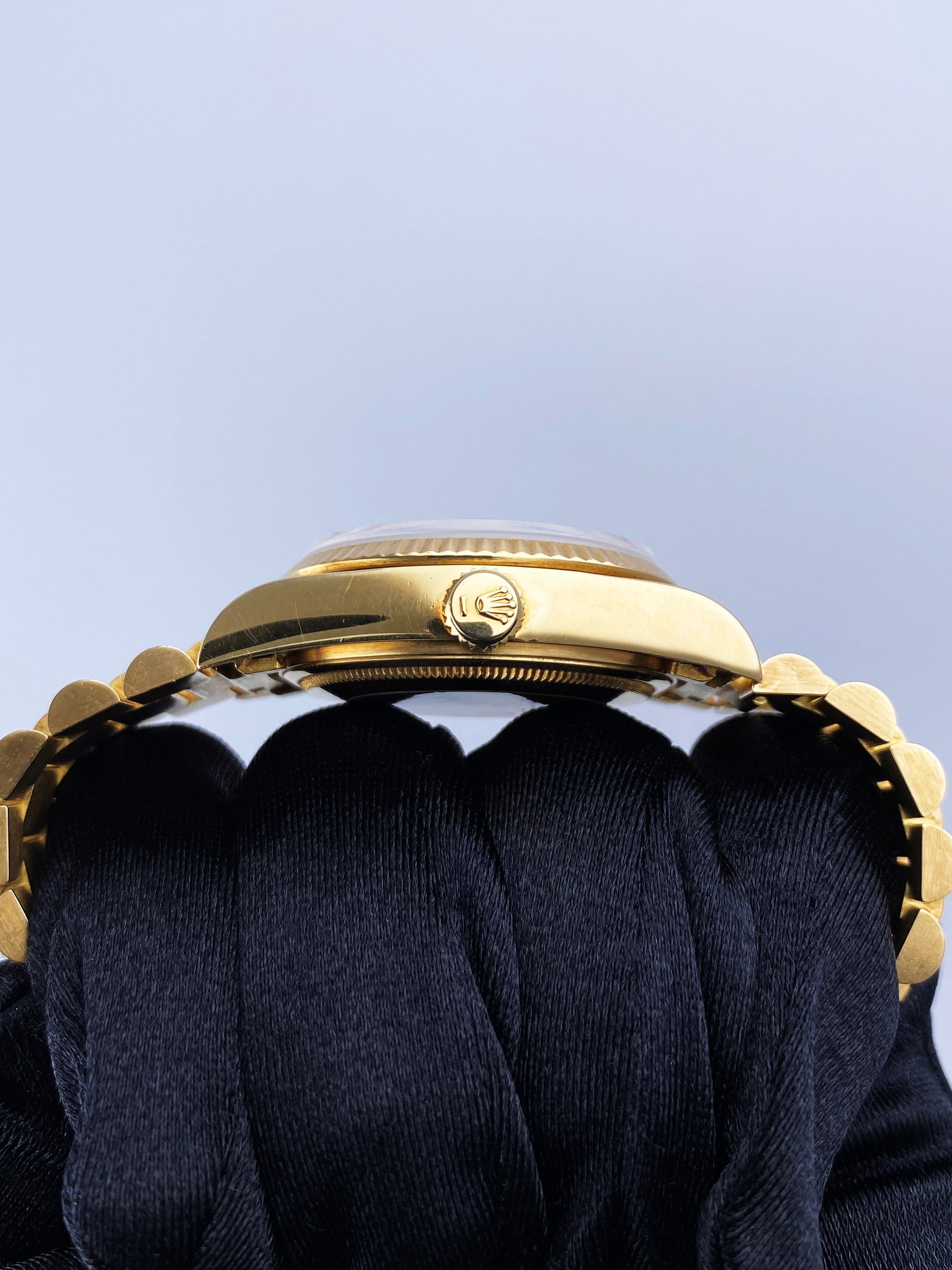 Rolex Day Date 18038 Blue Dial 18K Yellow Gold Mens Watch