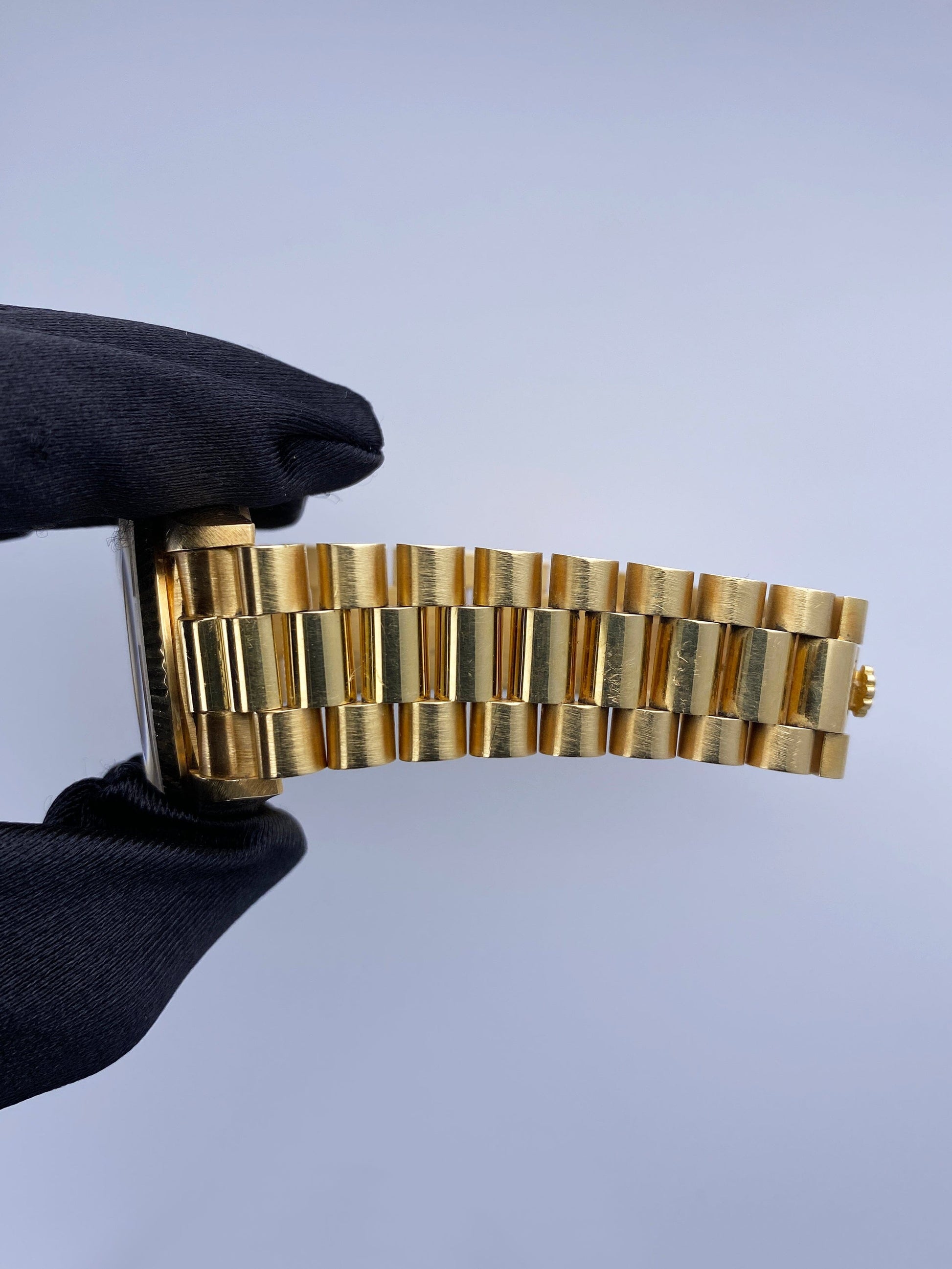 Rolex Day-Date 18038 String Diamond Sapphire Champagne Dial Mens Watch Box Papers