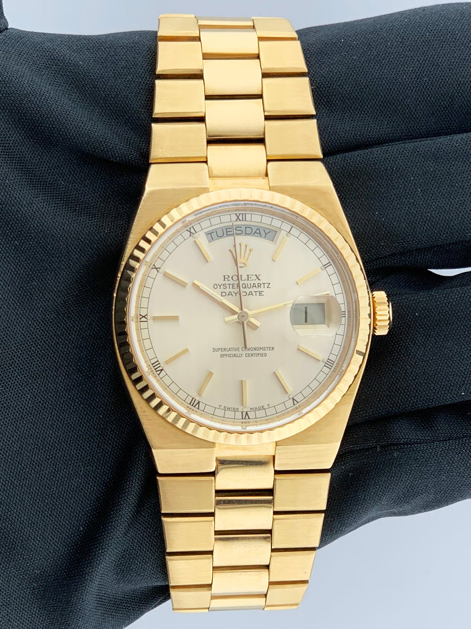 Rolex Day Date Oysterquartz 19018 18K Yellow Gold Mens Watch - Wristwatch