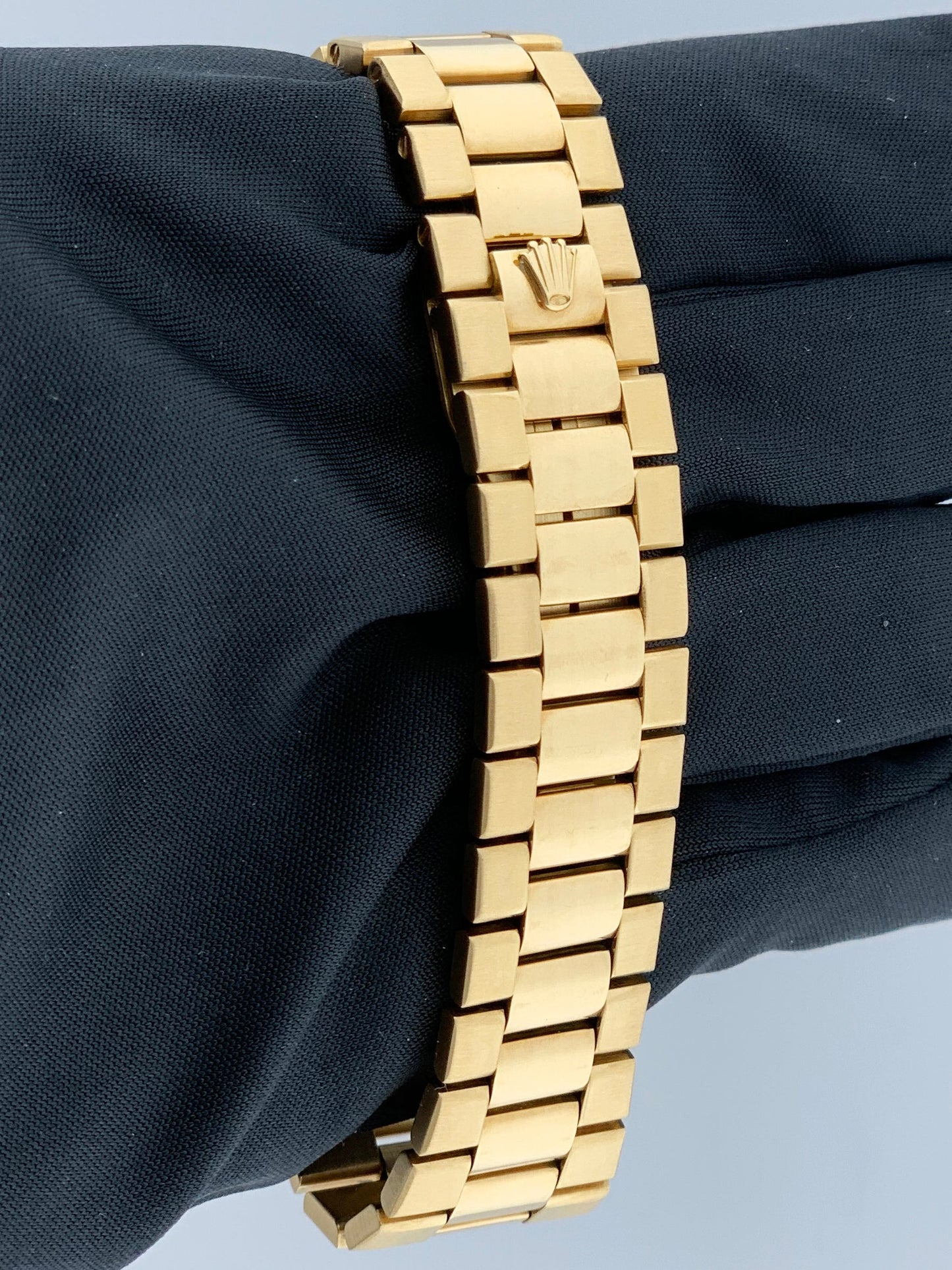 Rolex Day Date Oysterquartz 19018 18K Yellow Gold Mens Watch - Wristwatch
