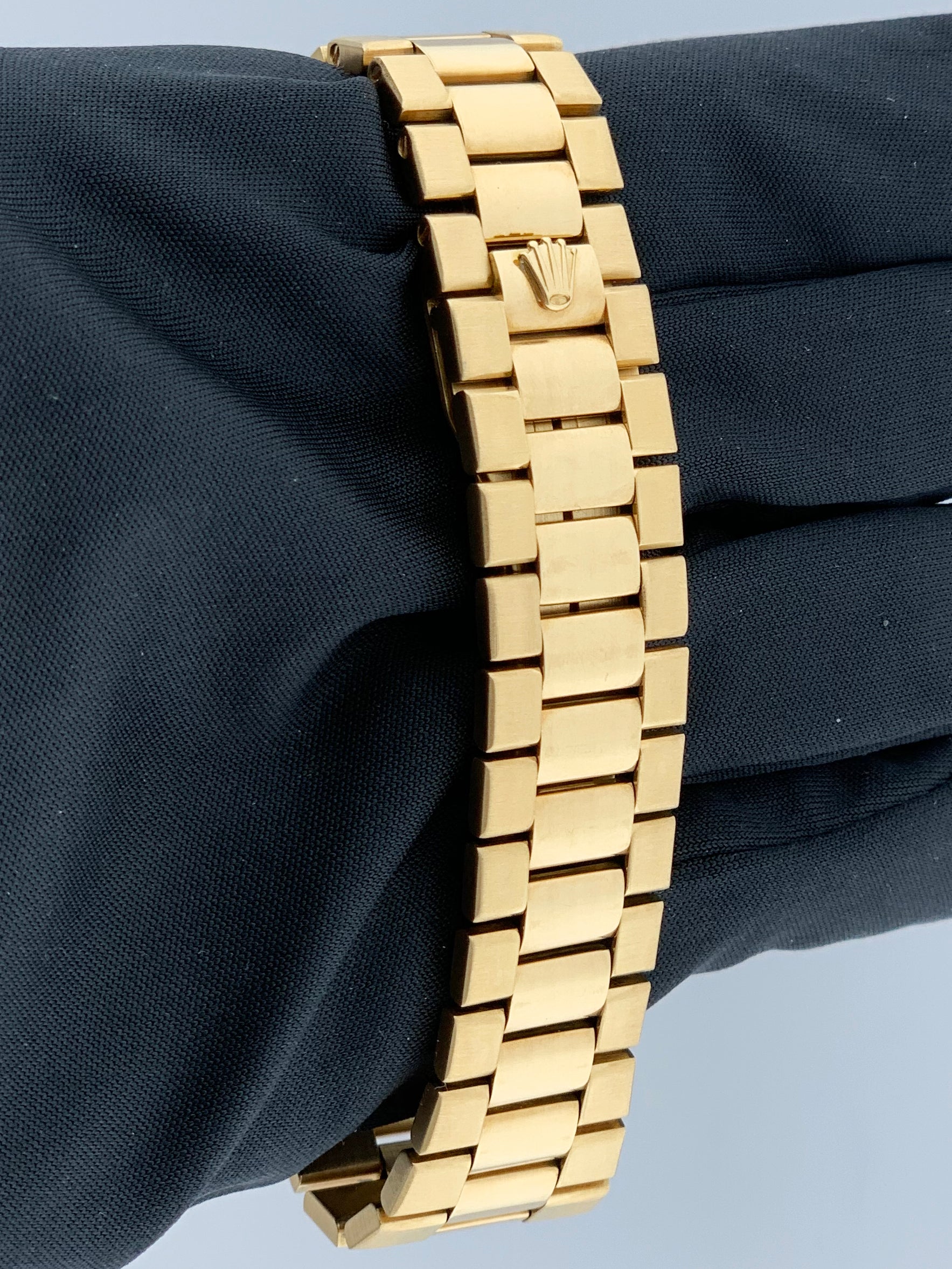 Rolex Day Date Oysterquartz 19018 18K Yellow Gold Mens Watch - Wristwatch