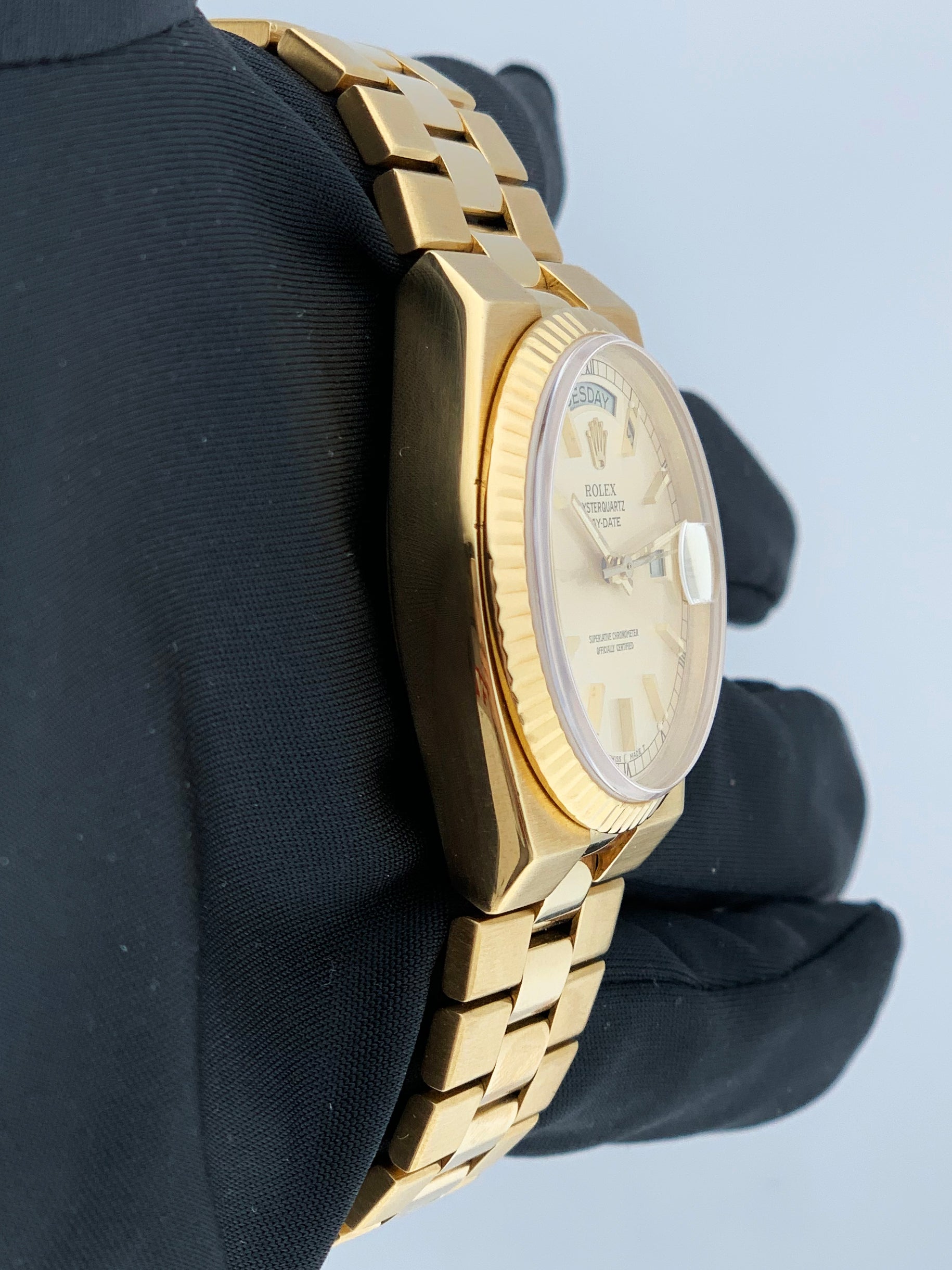 Rolex Day Date Oysterquartz 19018 18K Yellow Gold Mens Watch - Wristwatch