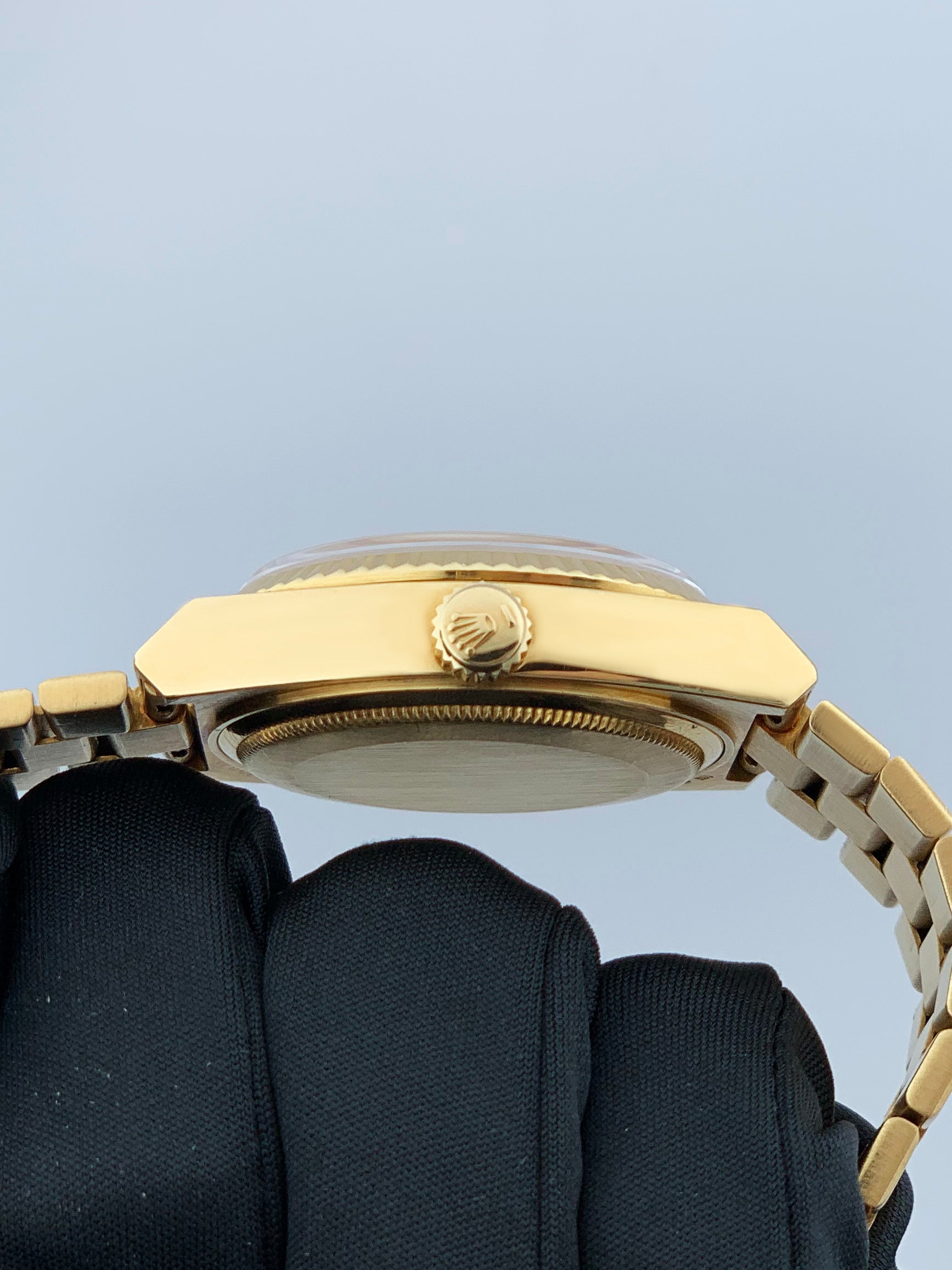 Rolex Day Date Oysterquartz 19018 18K Yellow Gold Mens Watch - Wristwatch